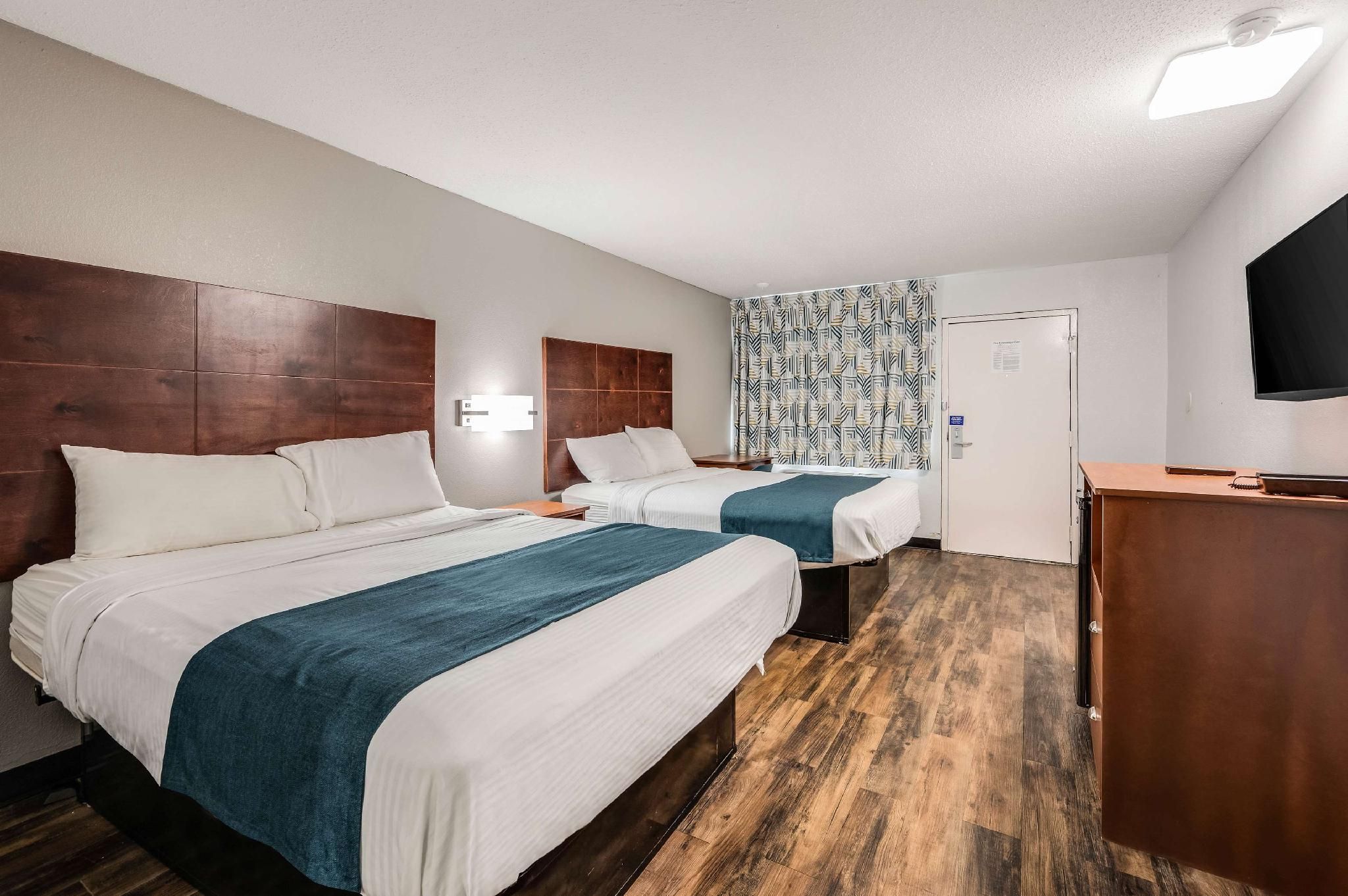 2 Queen Beds | Mob Acc RI Shwr Nsmk Micfridg