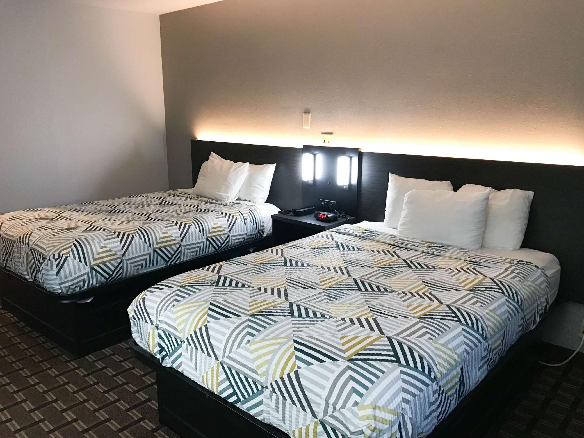 Studio 6  Suites Tupelo, MS - North 2 Full Beds | Smoking, Micfridge