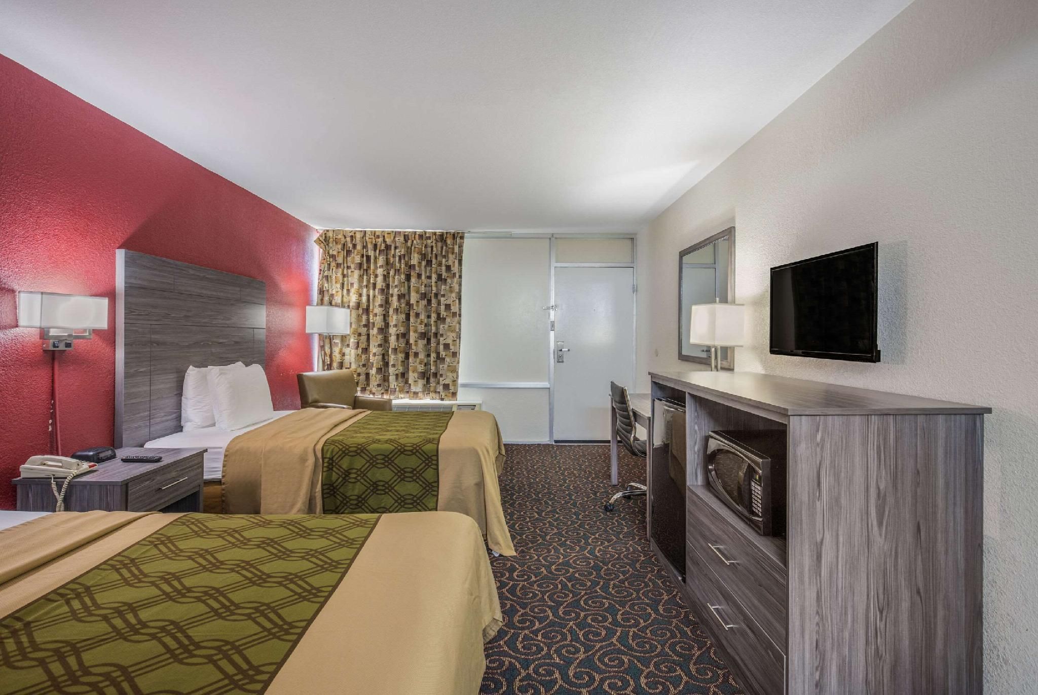 2 Double Beds Accessible