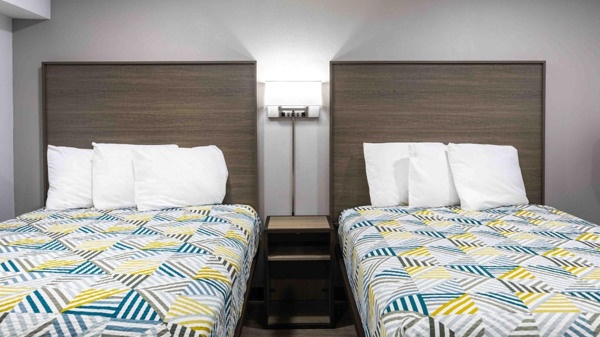 Deluxe 2 Queen Beds Smoking