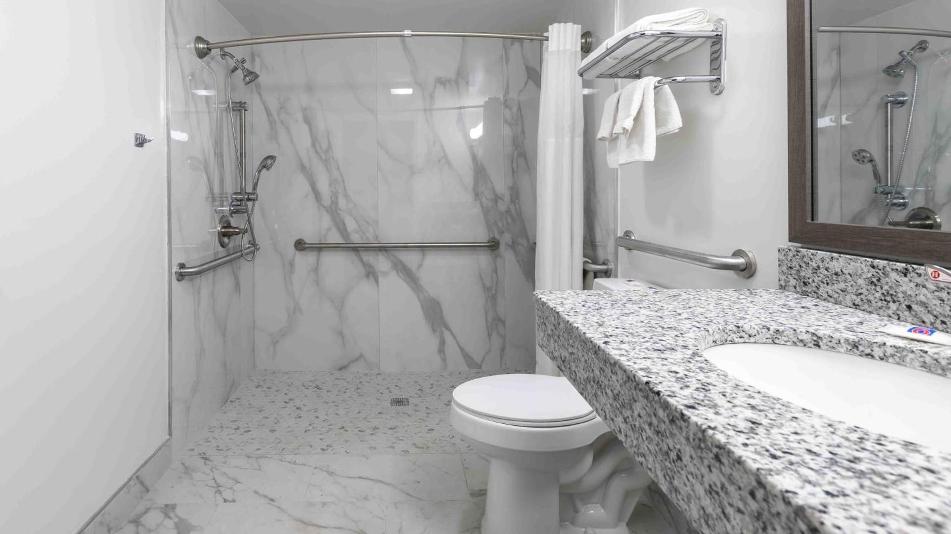 Motel 6 Hickory, NC 1 King Bed | Mob Acc RI Shwr Nsmk Micfridg 2