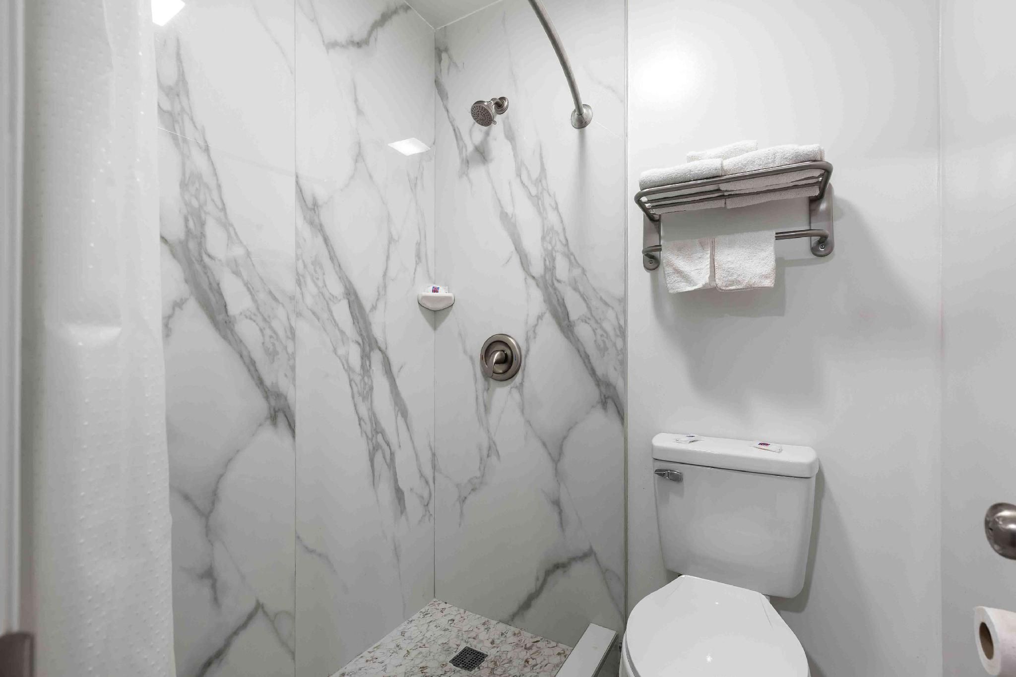 1 King Bed | Smoking, Micfridge