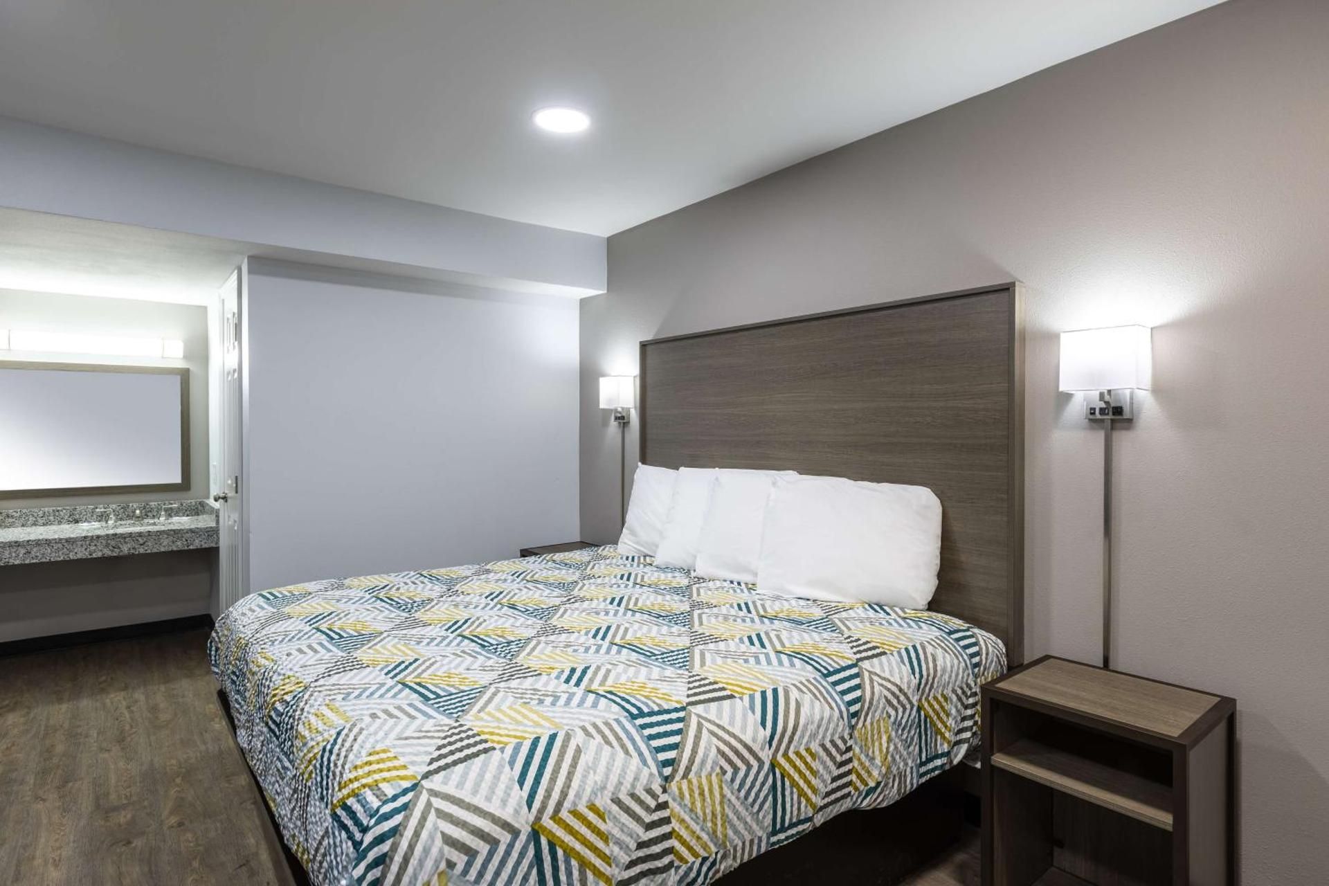 King Room - Disability Access - Non-Smoking