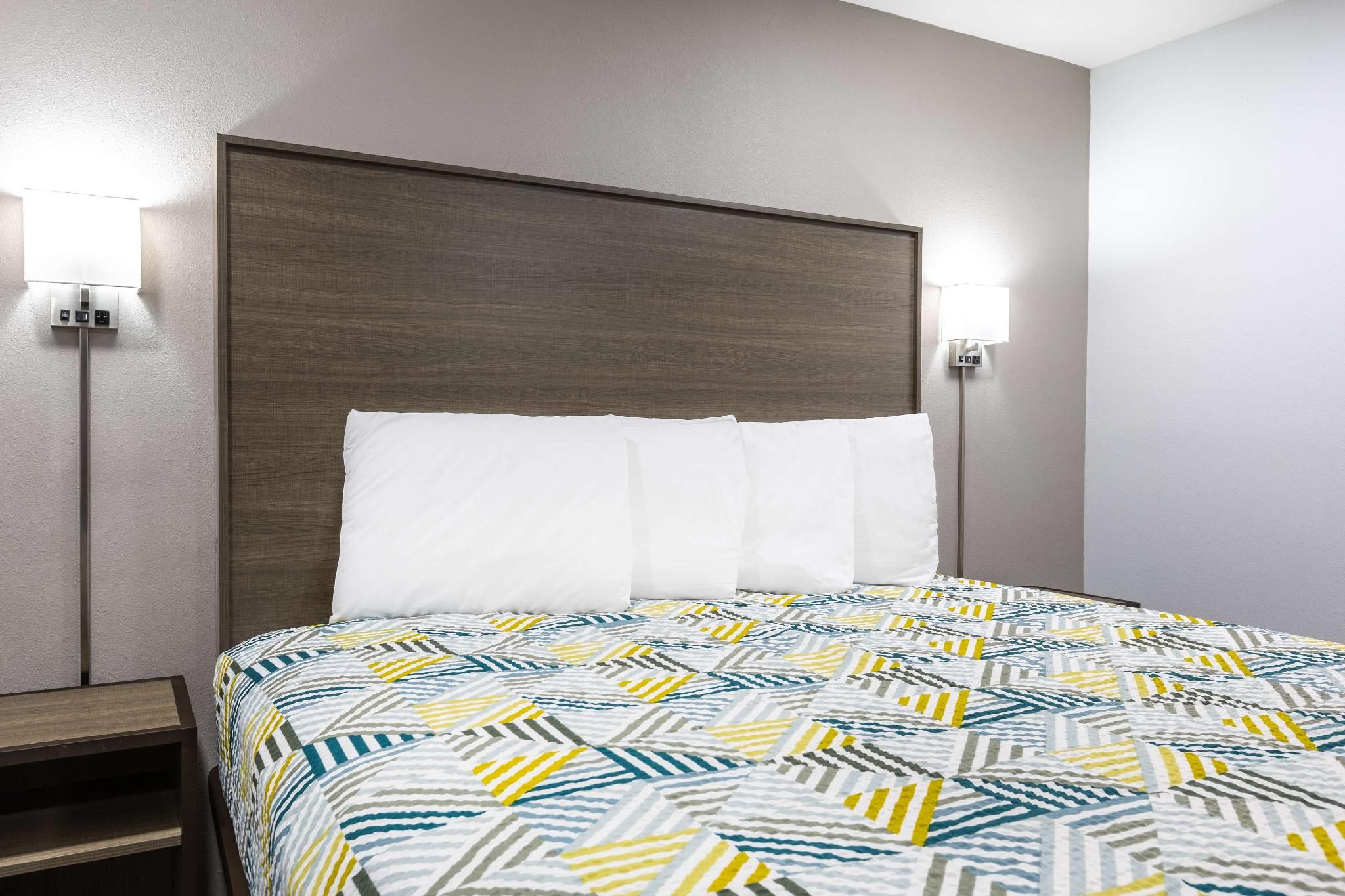 Studio 6 Hickory, NC 1 King Bed | Non-Smoking, Kitchen