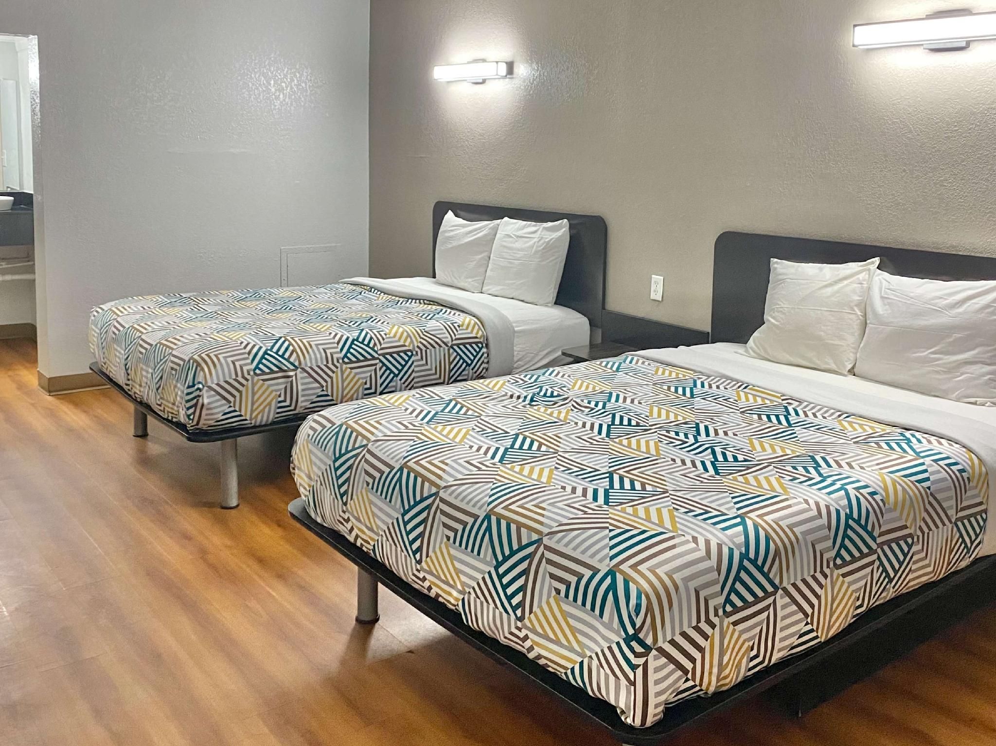 2 Queen Beds | Mobility Accessible Tub Nsmk