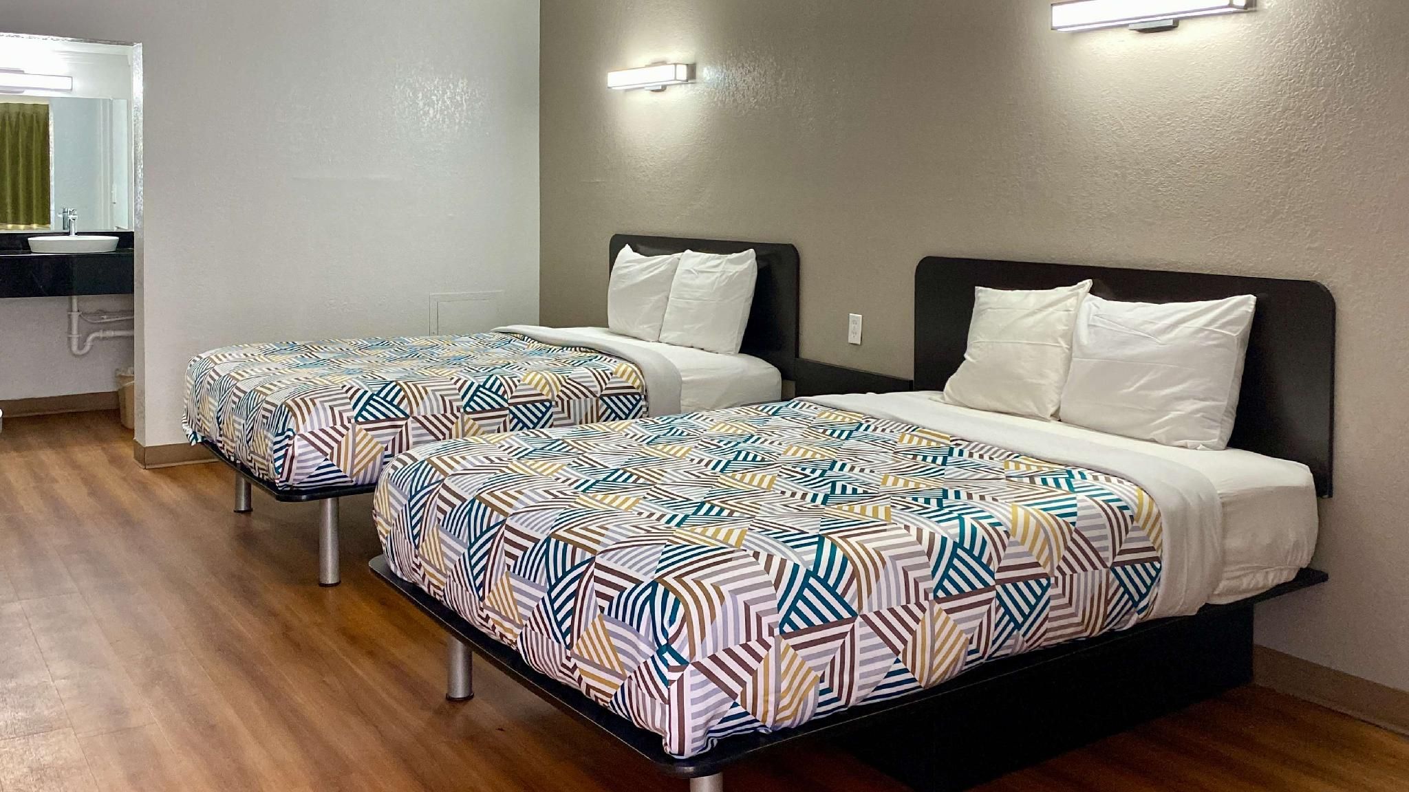 2 Queen Beds | Mobility Accessible Tub Nsmk