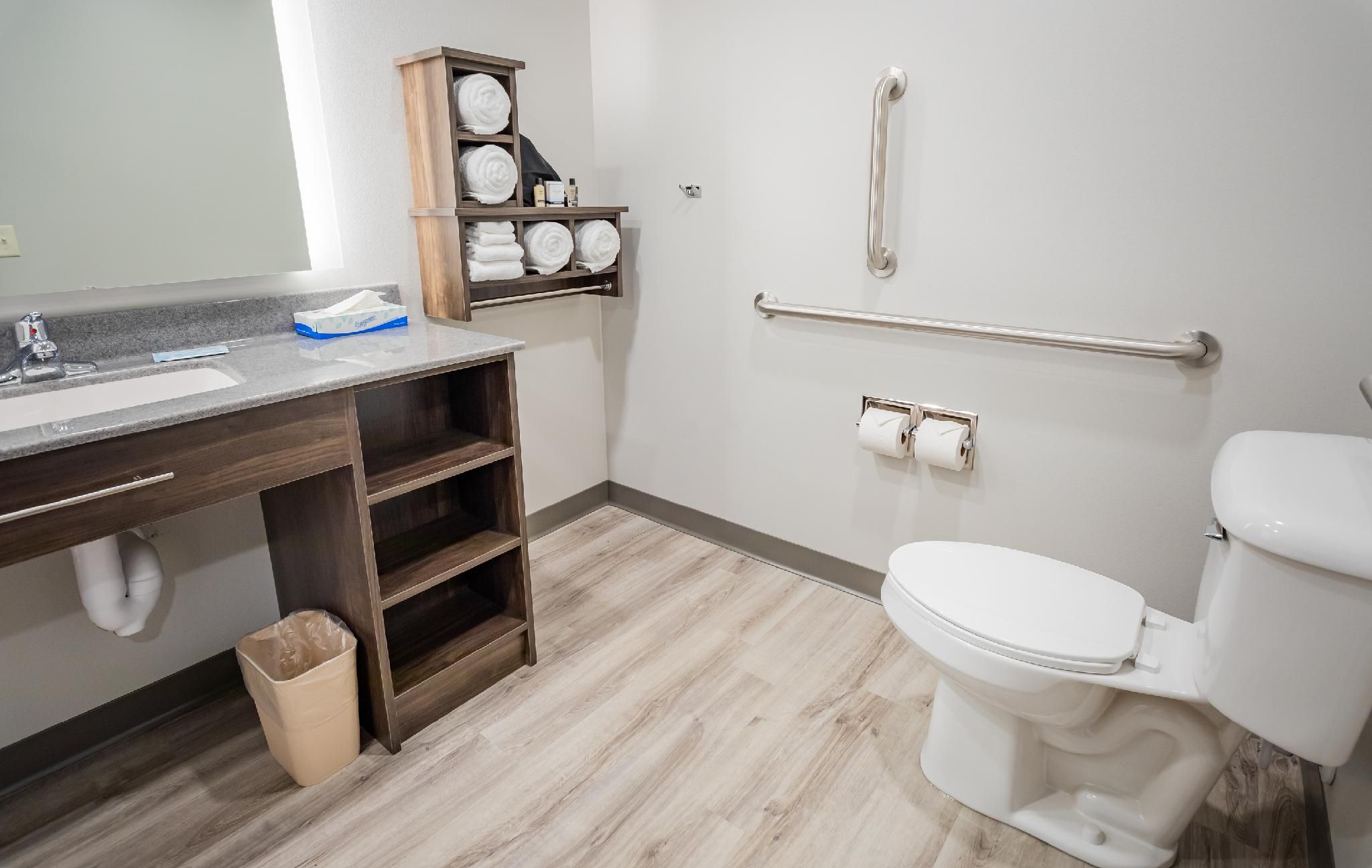 1 Queen Mobility Accessible Hearing Impaired Roll In Shower