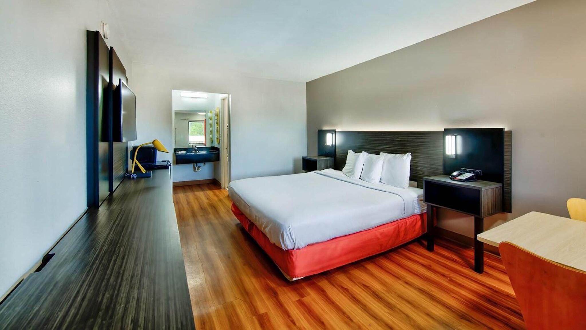 1 QUEEN BED | NON-SMOKING