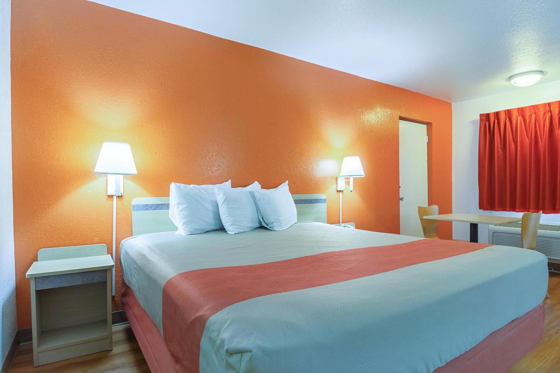 King Room - Disability Access - Non-Smoking