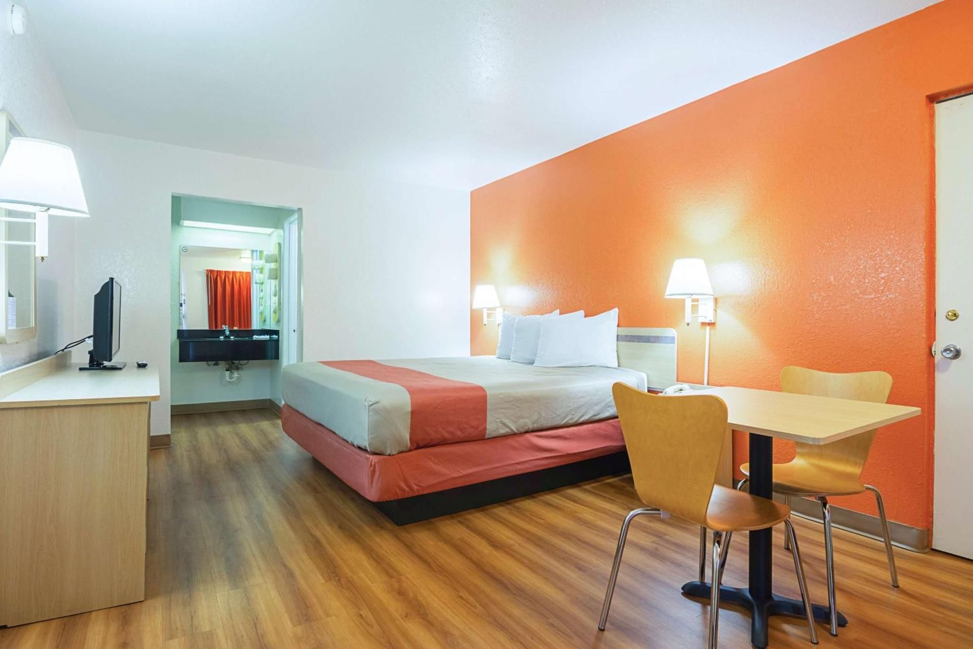 King Room - Disability Access - Non-Smoking
