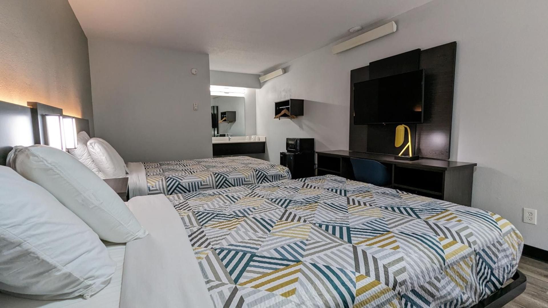 Deluxe Quadruple Room - Non-Smoking