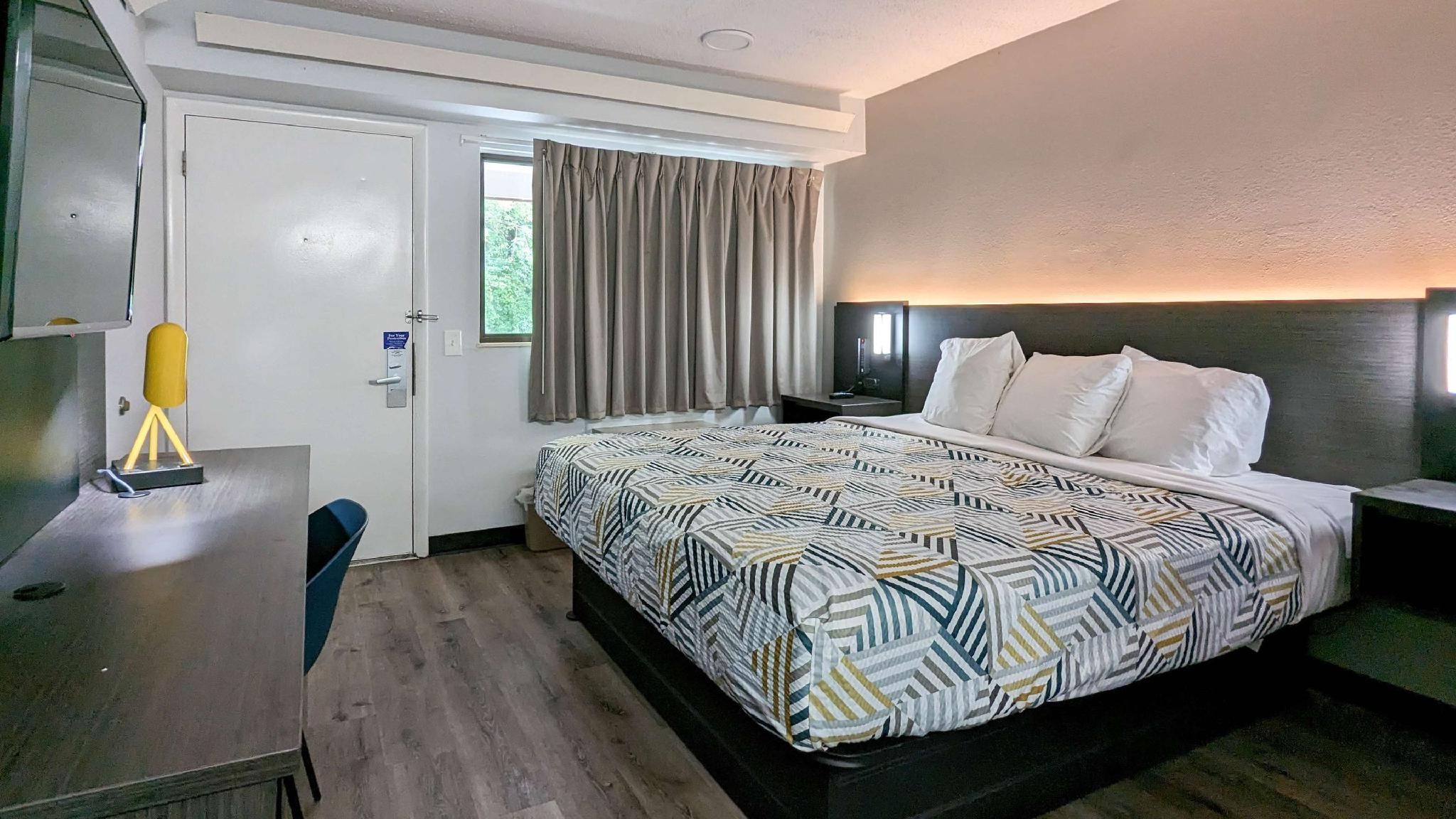 1 Queen Bed | Newly Redesigned, Non-Smoking