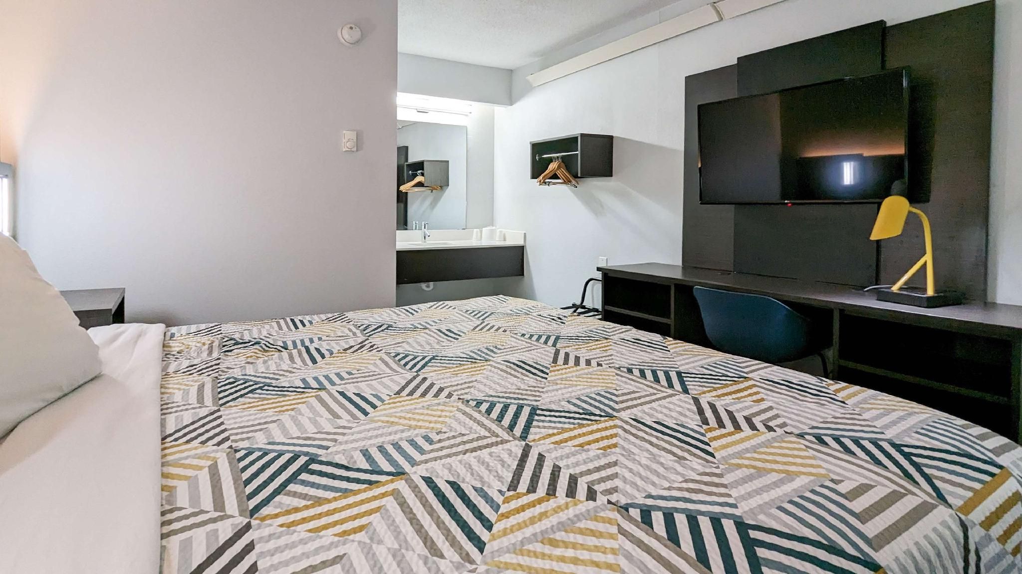1 Queen Bed | Newly Redesigned, Non-Smoking