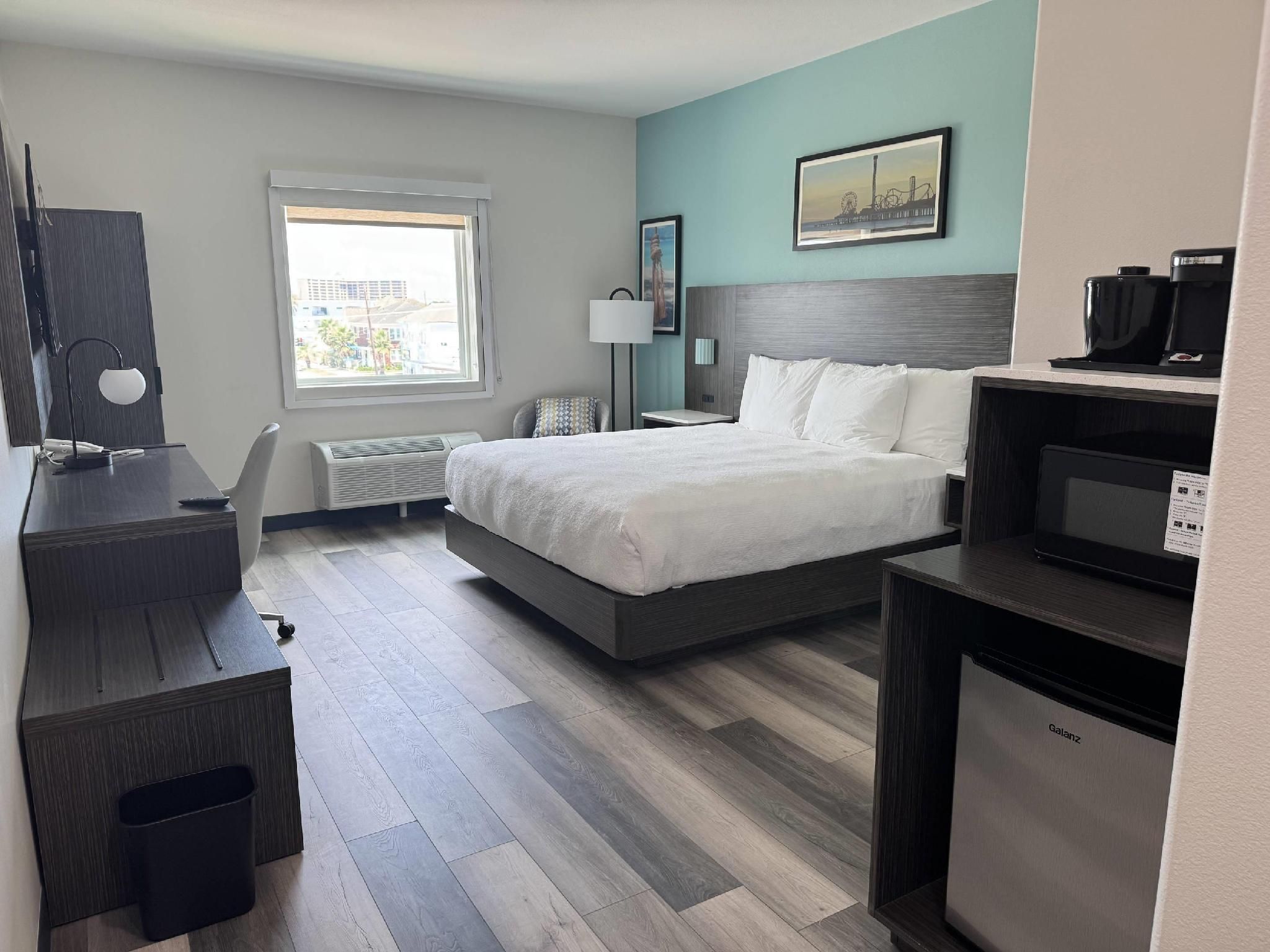 1 King Bed, Non-smoking, Accessible