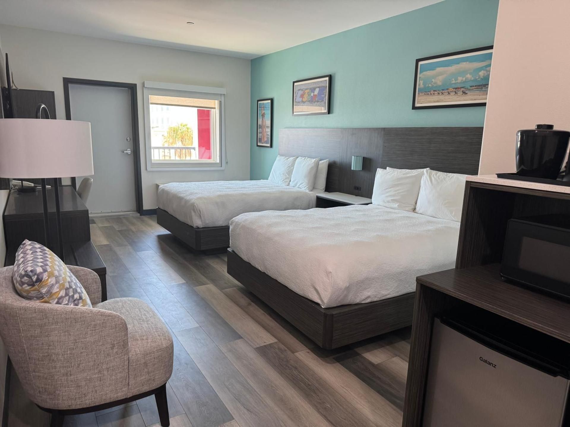 Quadruple Room with Two Queen Beds - Non Smoking