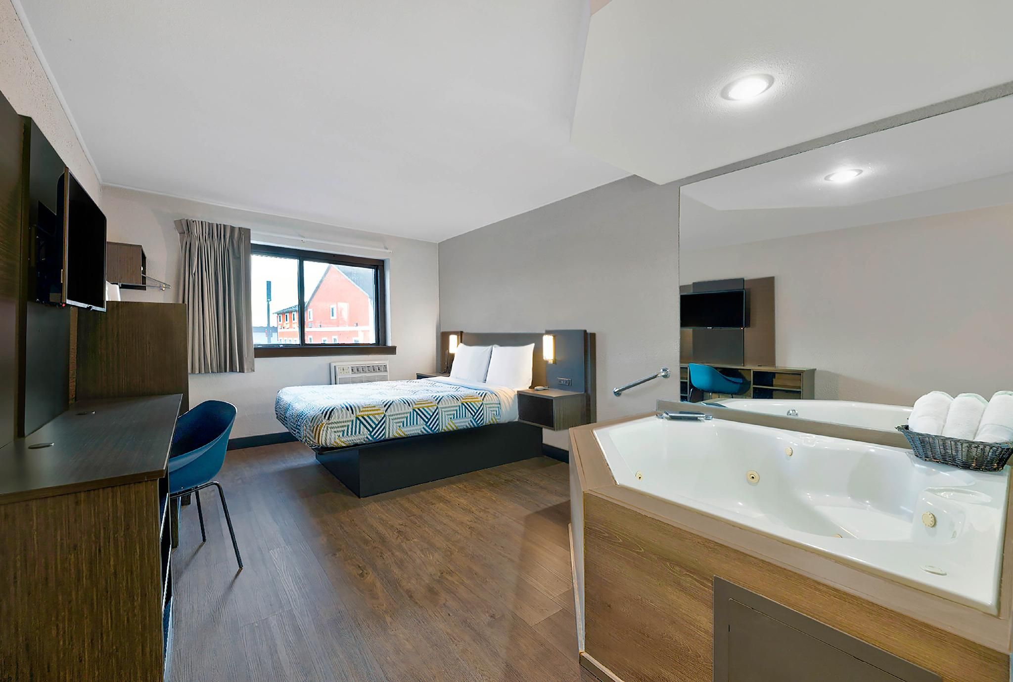 1 Full Bed | Non-Smoking, Micfridge