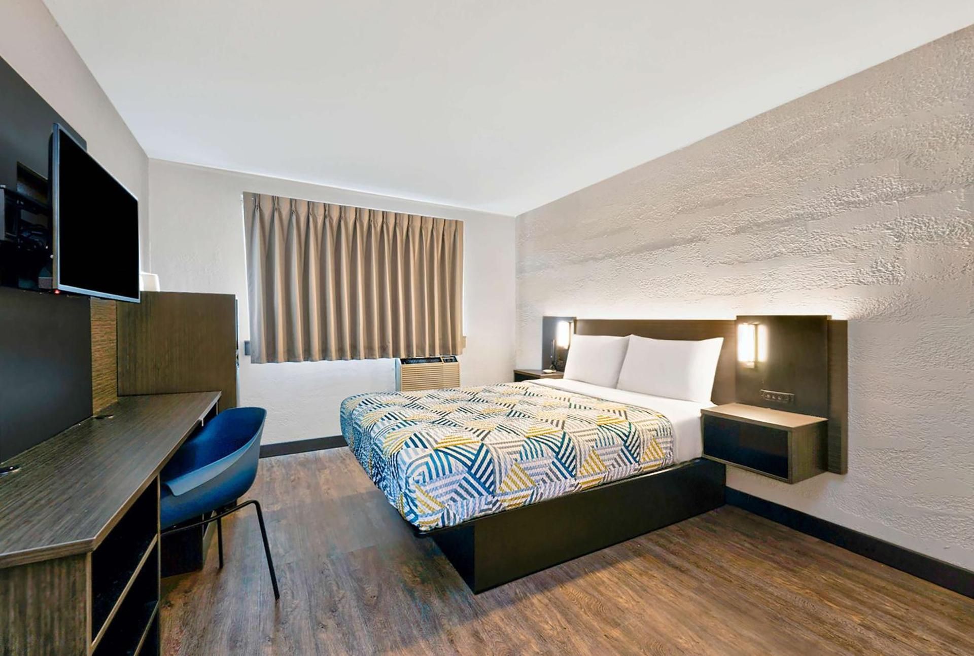 Queen Room - Disability Access - Non-Smoking