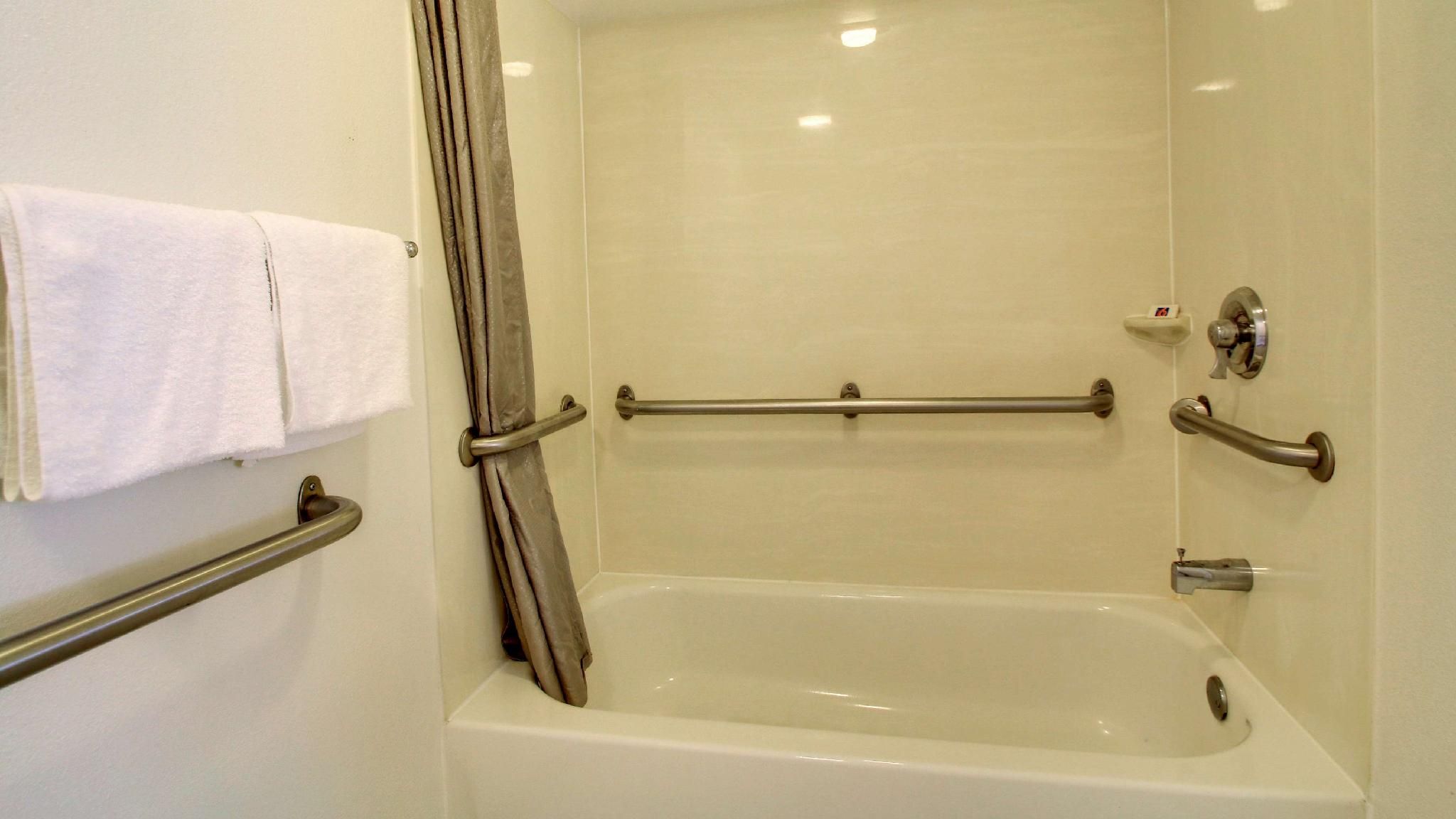 1 King Bed | Mobility Accessible RI Shower Nsmk