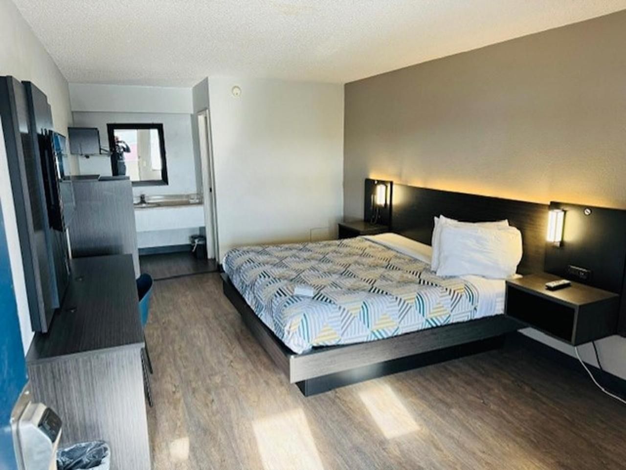 King Room - Disability Access - Non-Smoking