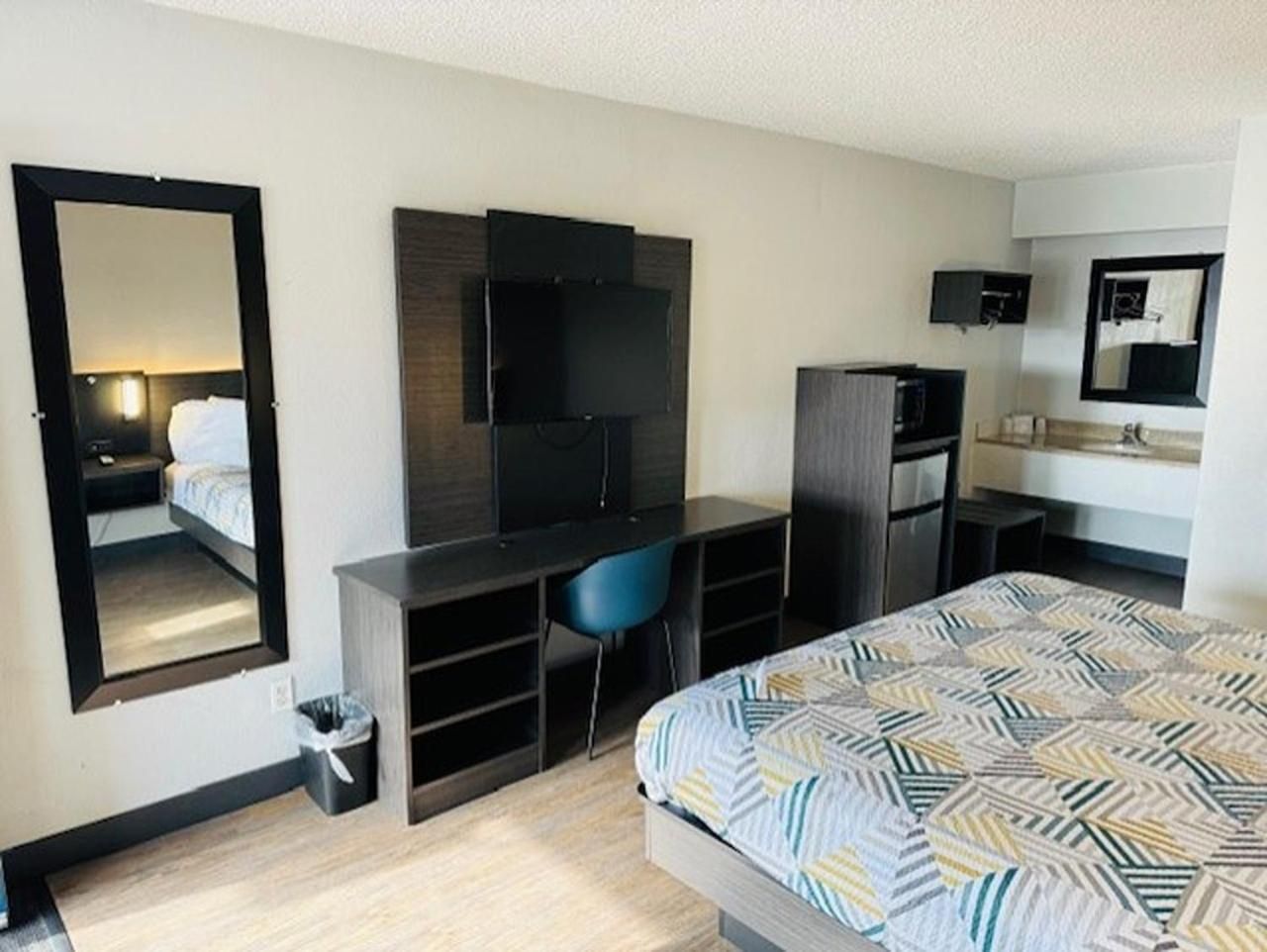 King Room - Disability Access - Non-Smoking