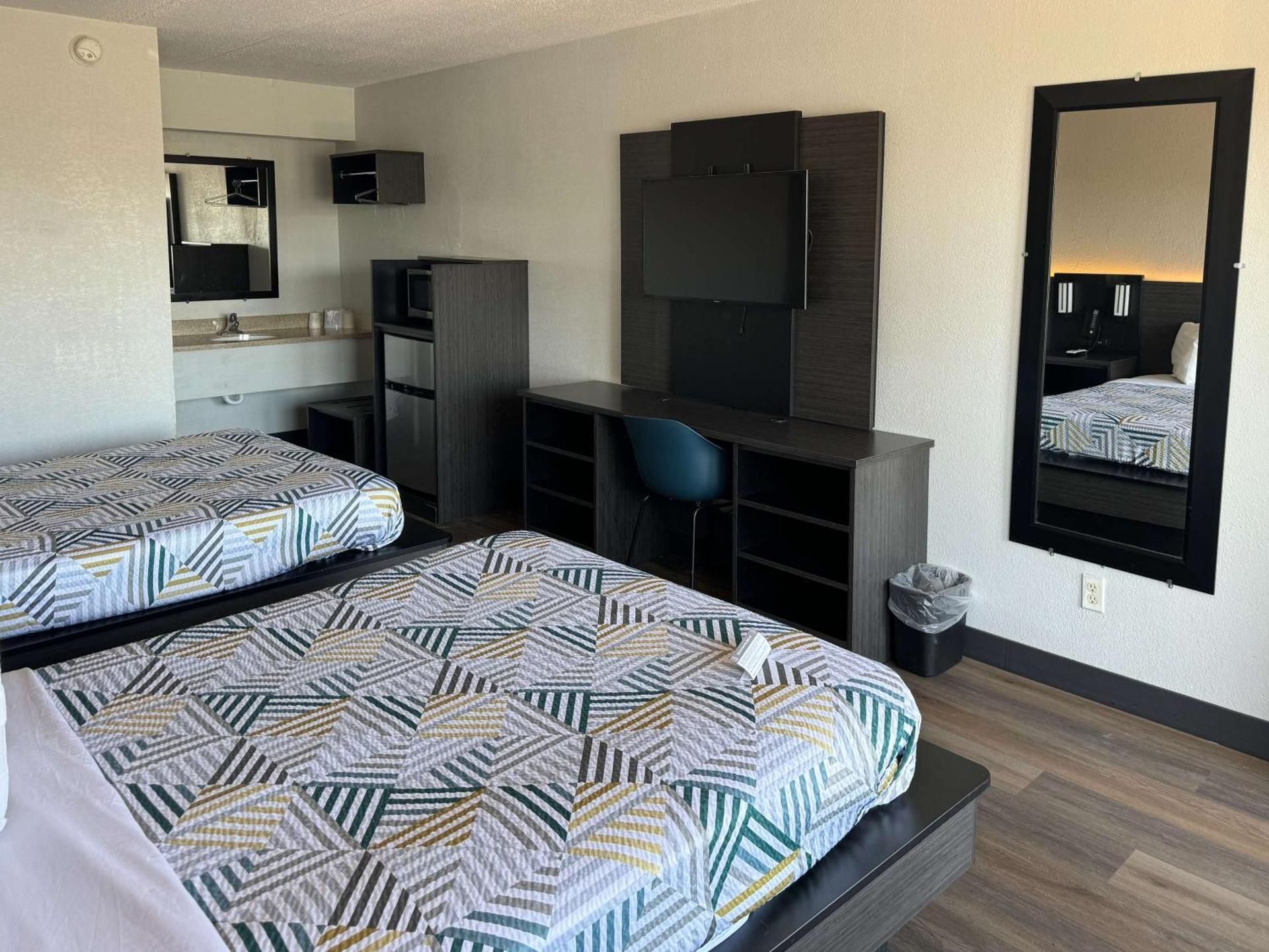 Quadruple Room - Disability Access - Roll in Shower