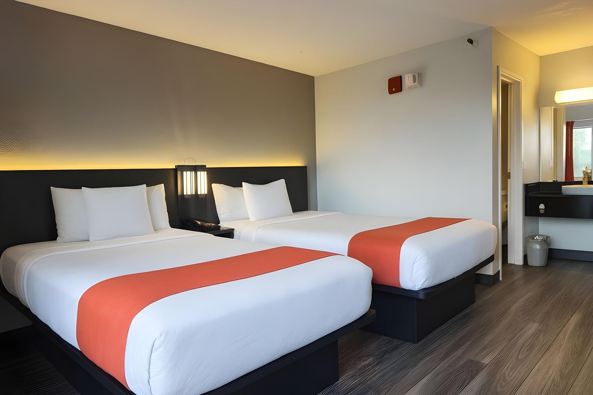 2 Full Beds Non-Smoking