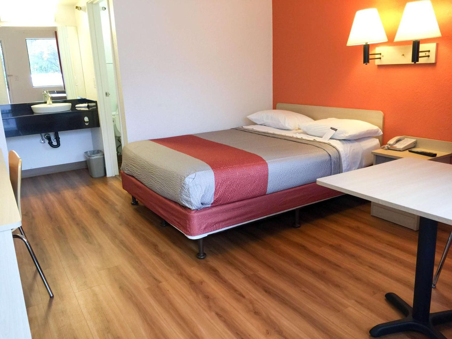 Queen Room - Disability Access