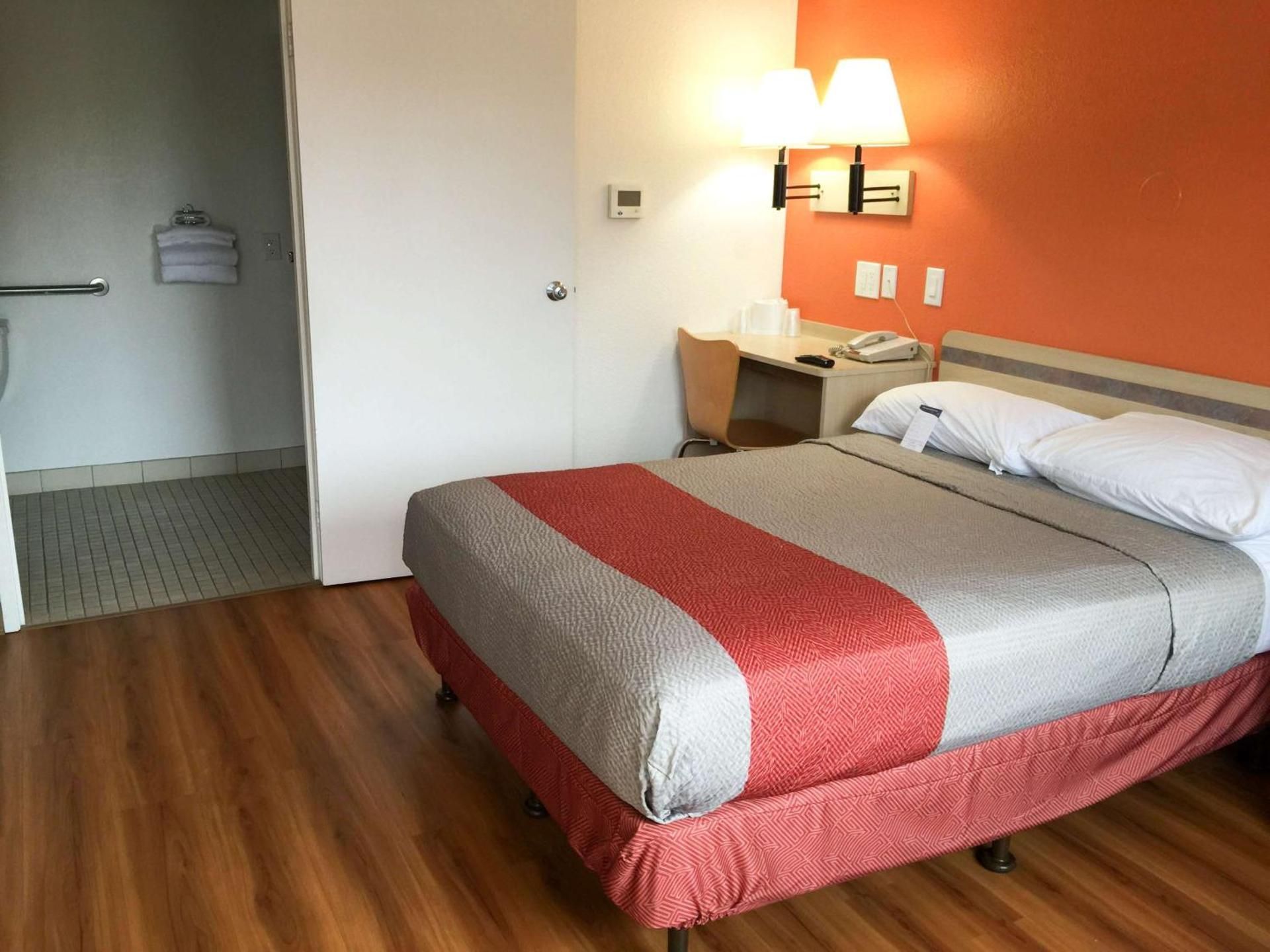 Queen Room - Disability Access
