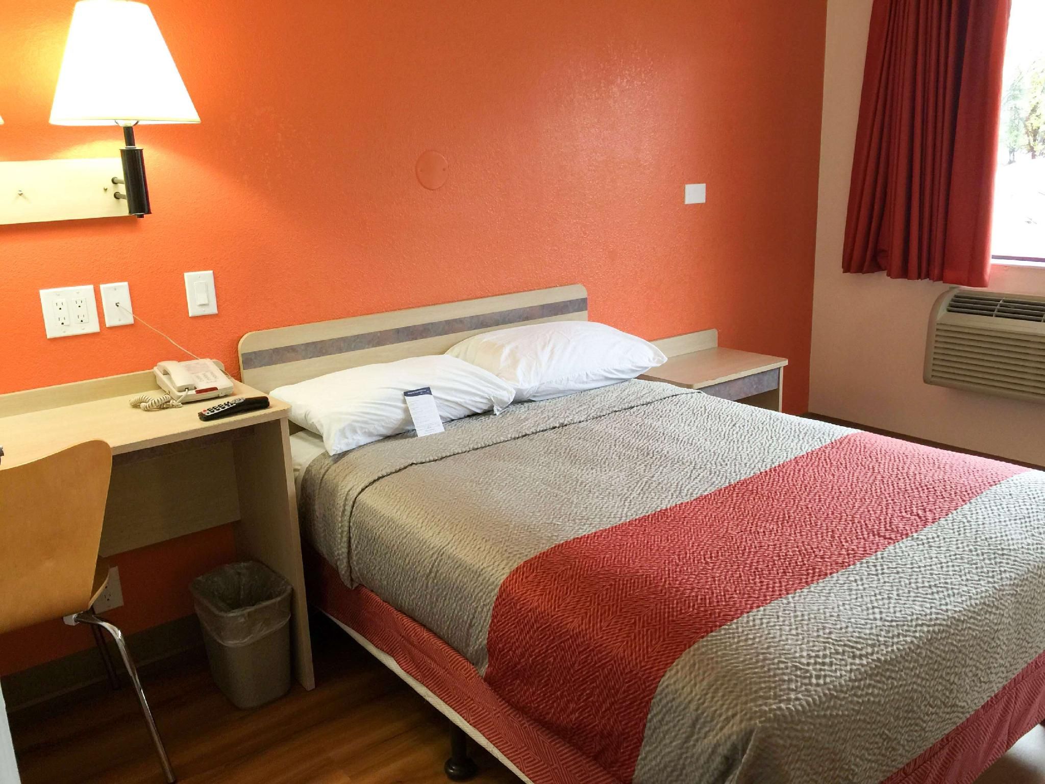 1 Queen Bed | ADA/Tub