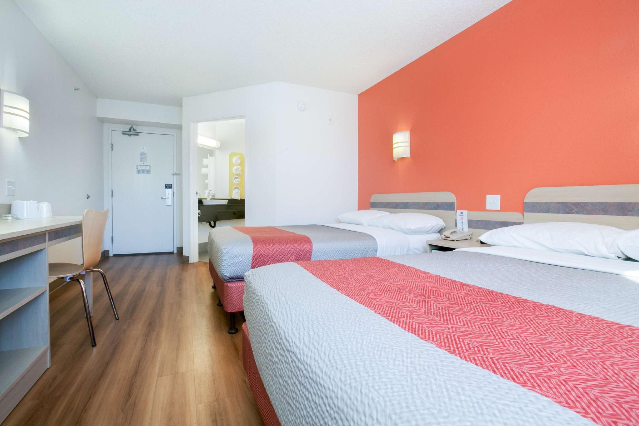 1 King Bed - 2 Queen Beds | Non-Smoking