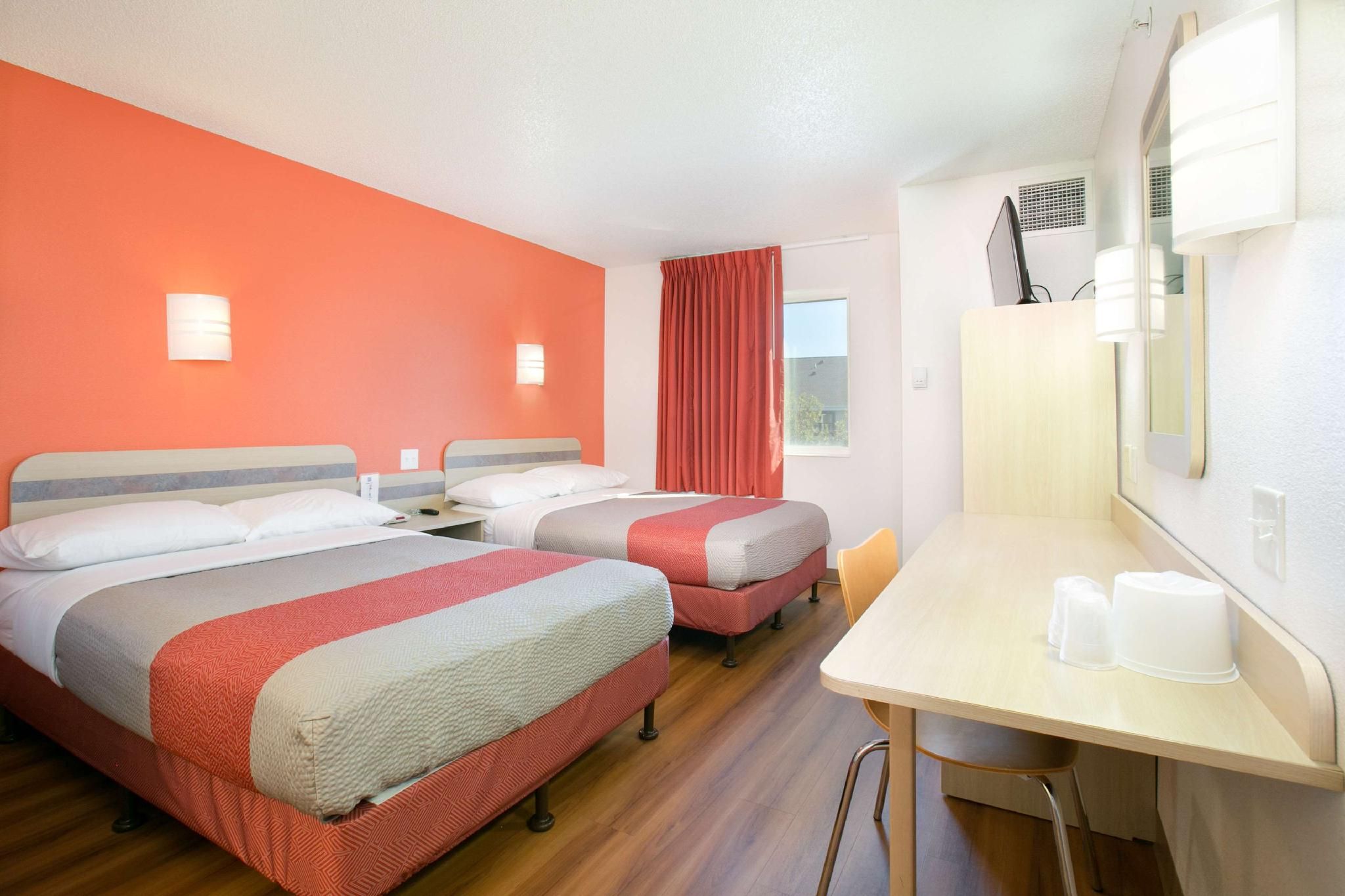 1 King Bed - 2 Queen Beds | Non-Smoking