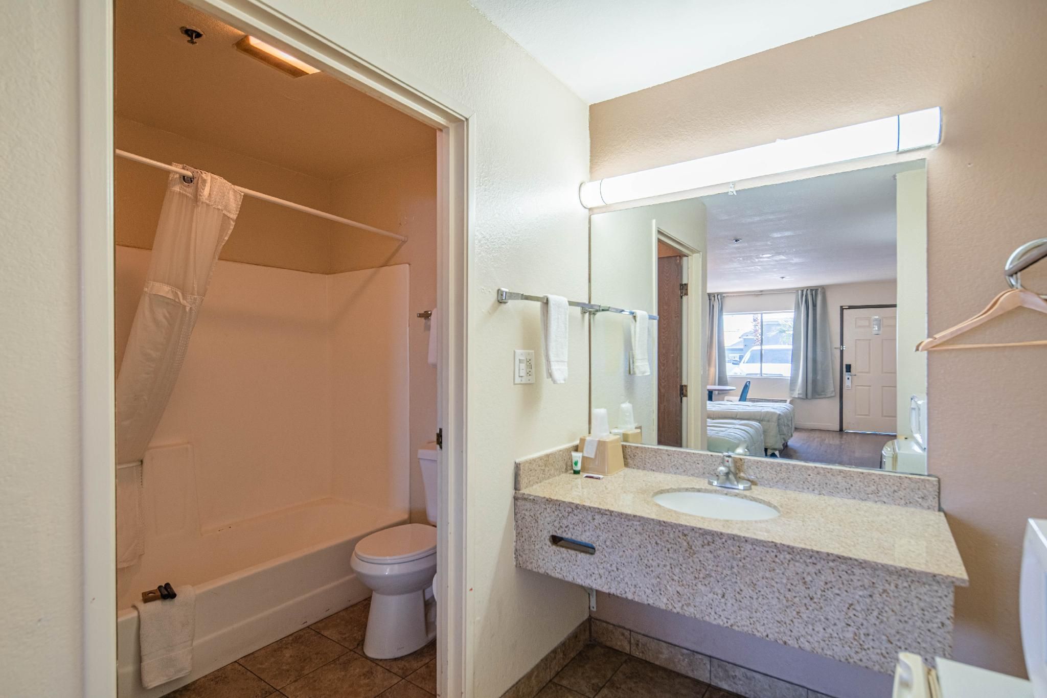 Hotel Rising King Bed 3