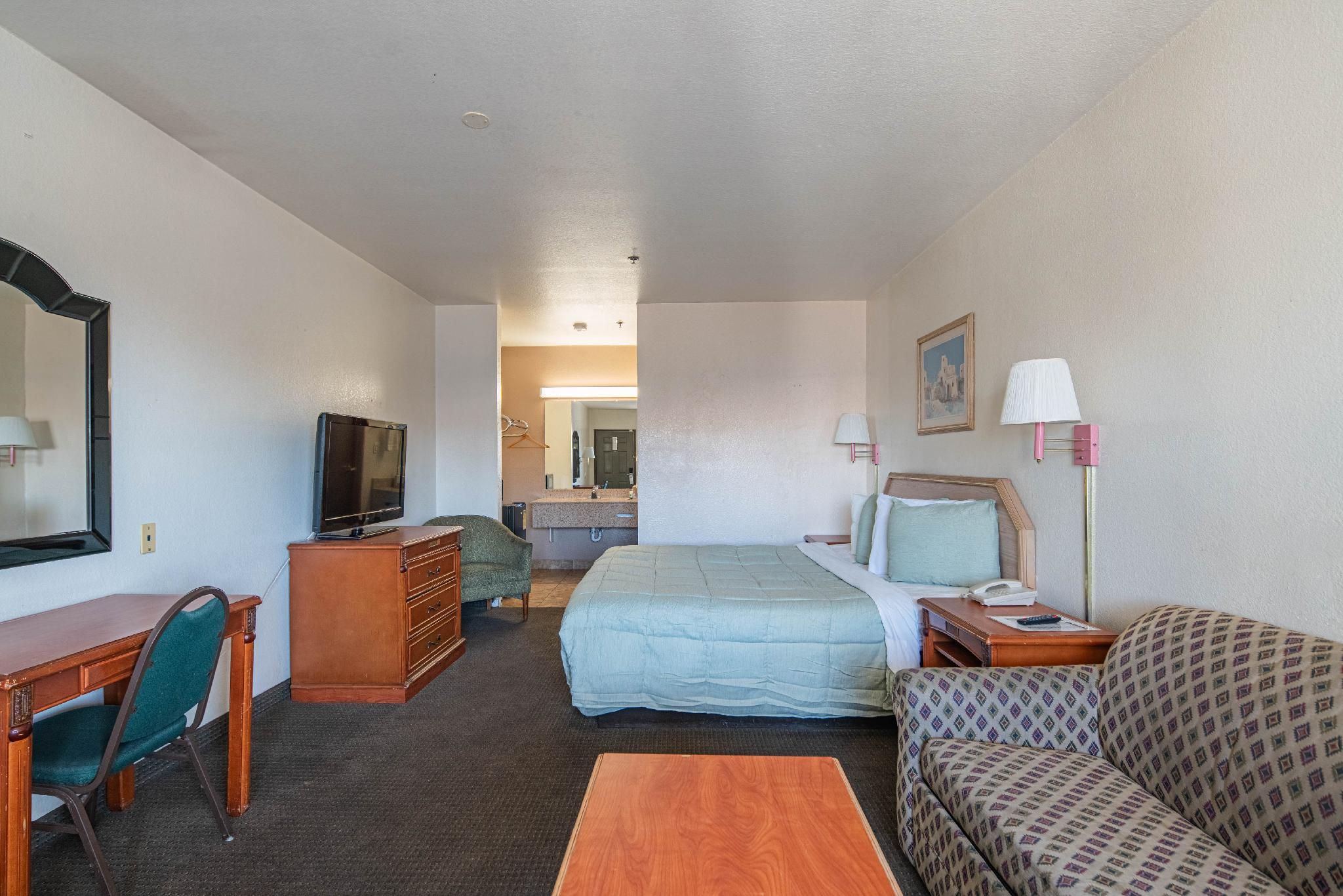 Hotel Rising King Bed 2