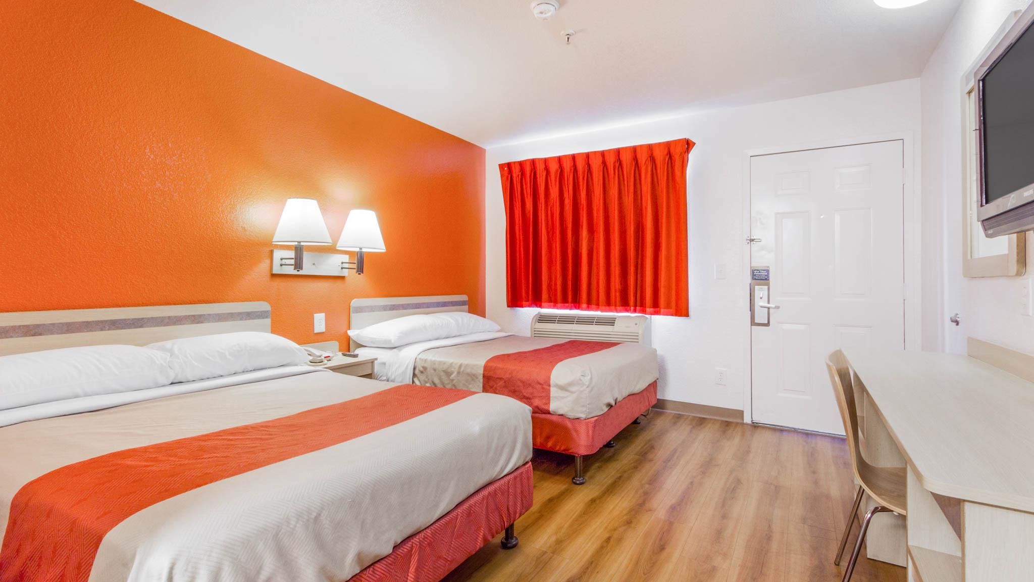 2 Full Beds | Micfridge