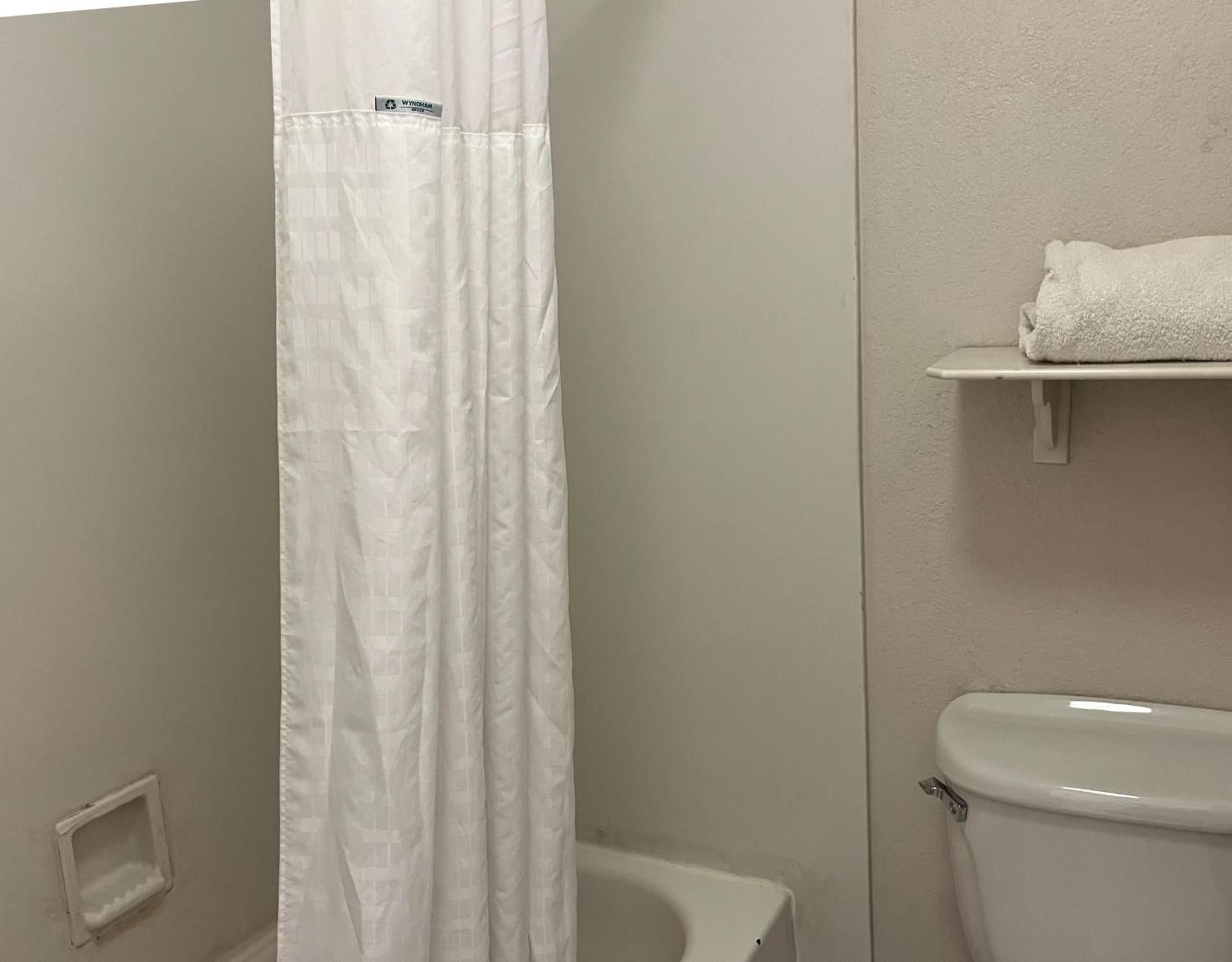 Deluxe King Room - Non-Smoking