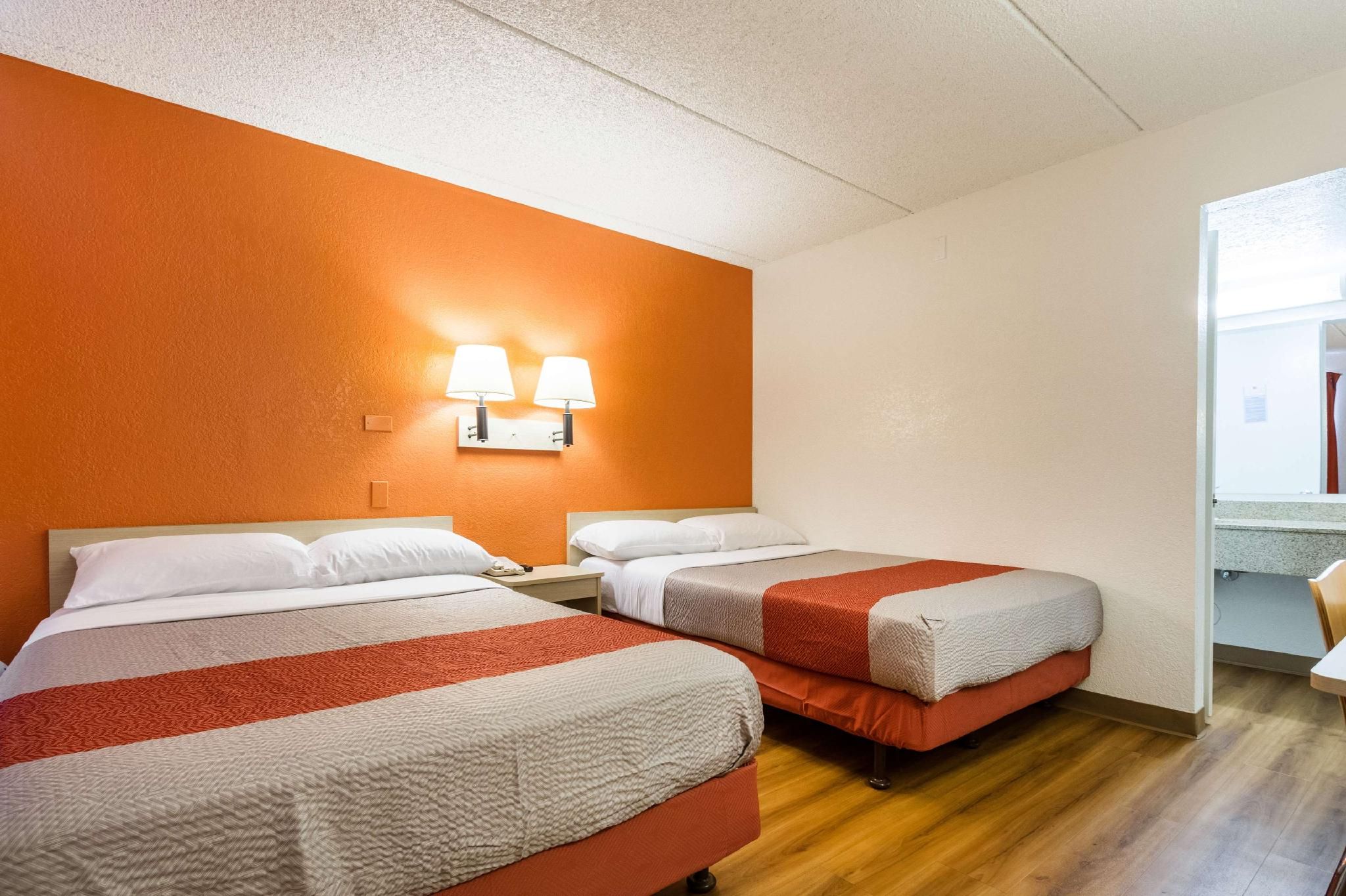 2 Full Beds | Micfridge