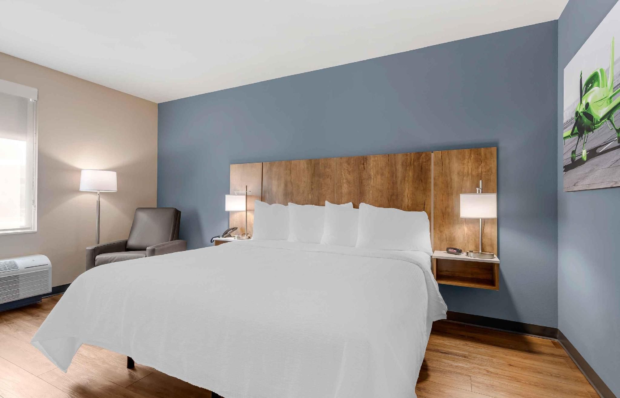 Standard Studio 1 King Bed Nonsmoking Hearing