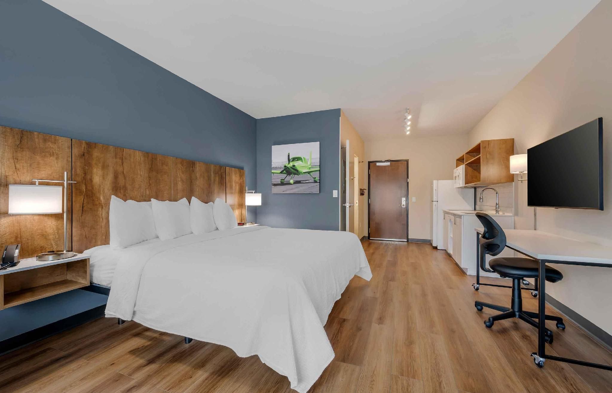 Standard Studio 1 King Bed Nonsmoking Hearing