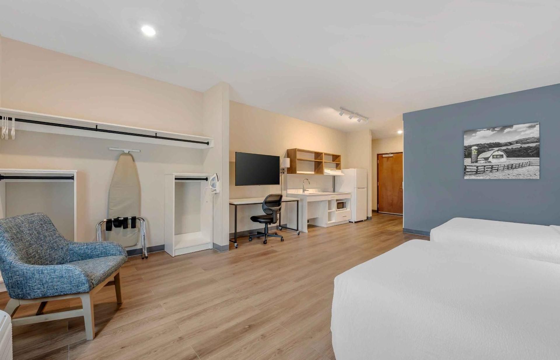 Superior Studio with 2 Queen Beds Disability Access - Non-Smoking