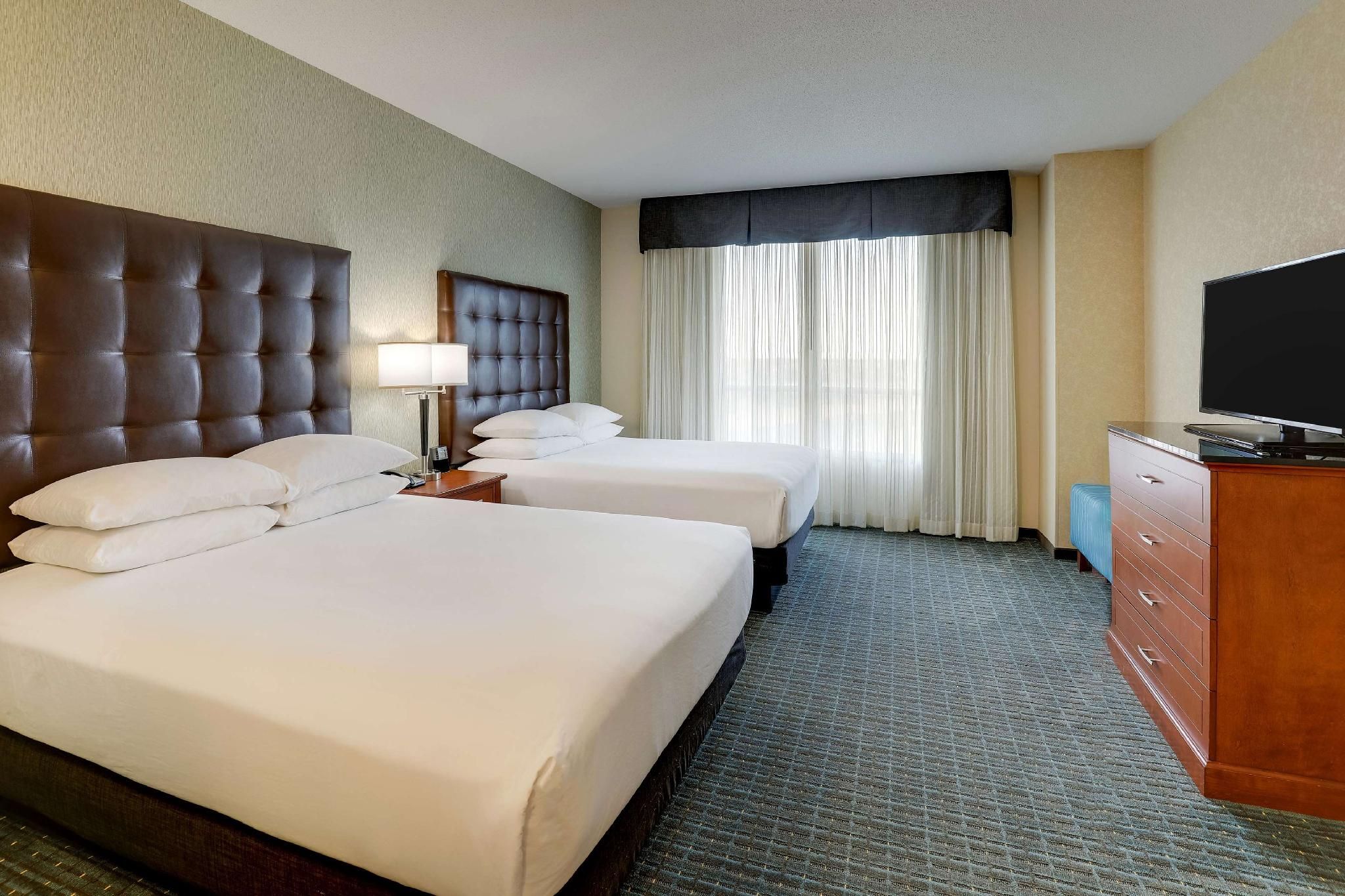 2 Queen Bed Suite, 2 Rooms with Sofa Sleeper