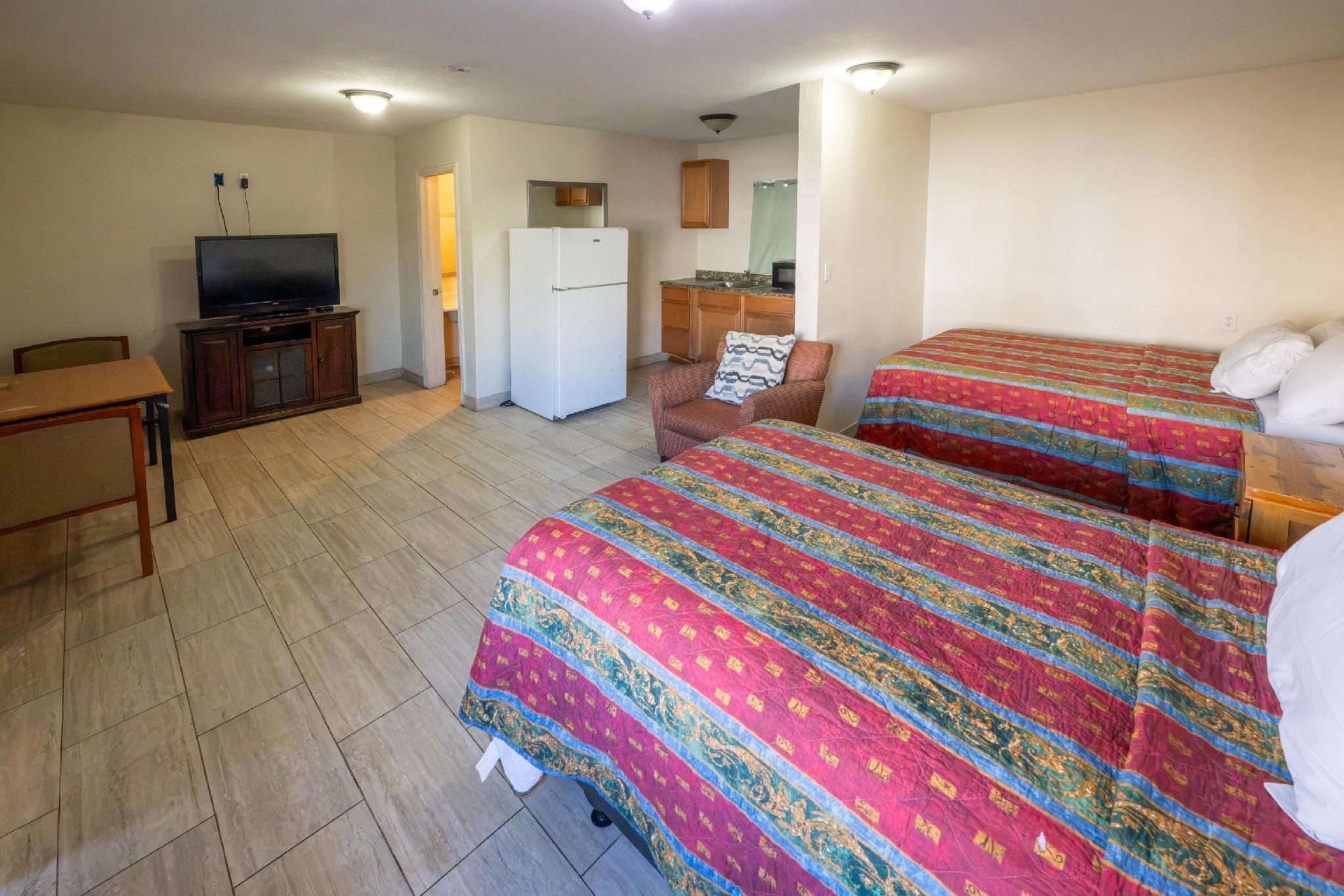 2 Queen Beds With Kitchenette Non-Smoking