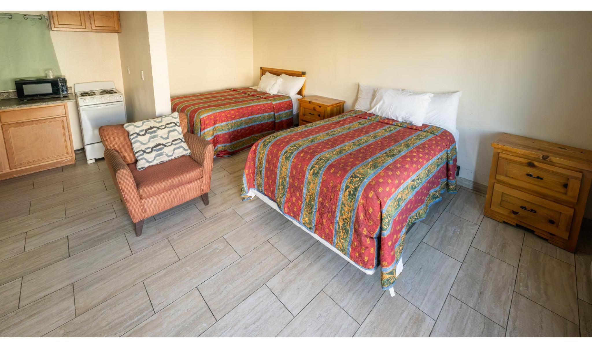 2 Queen Beds With Kitchenette Non-Smoking