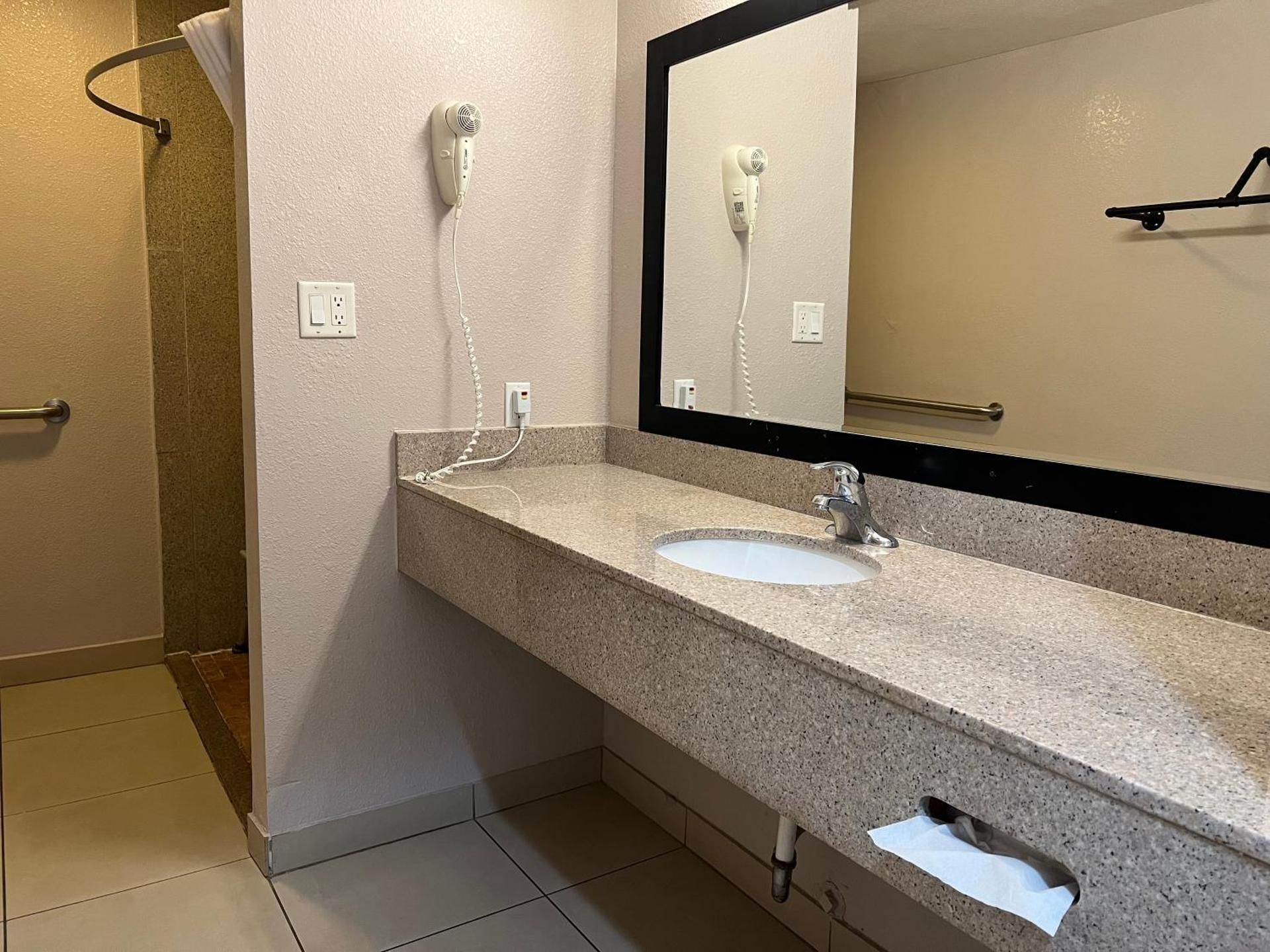 King Room with Roll-in Shower - Mobility Access/Non-Smoking
