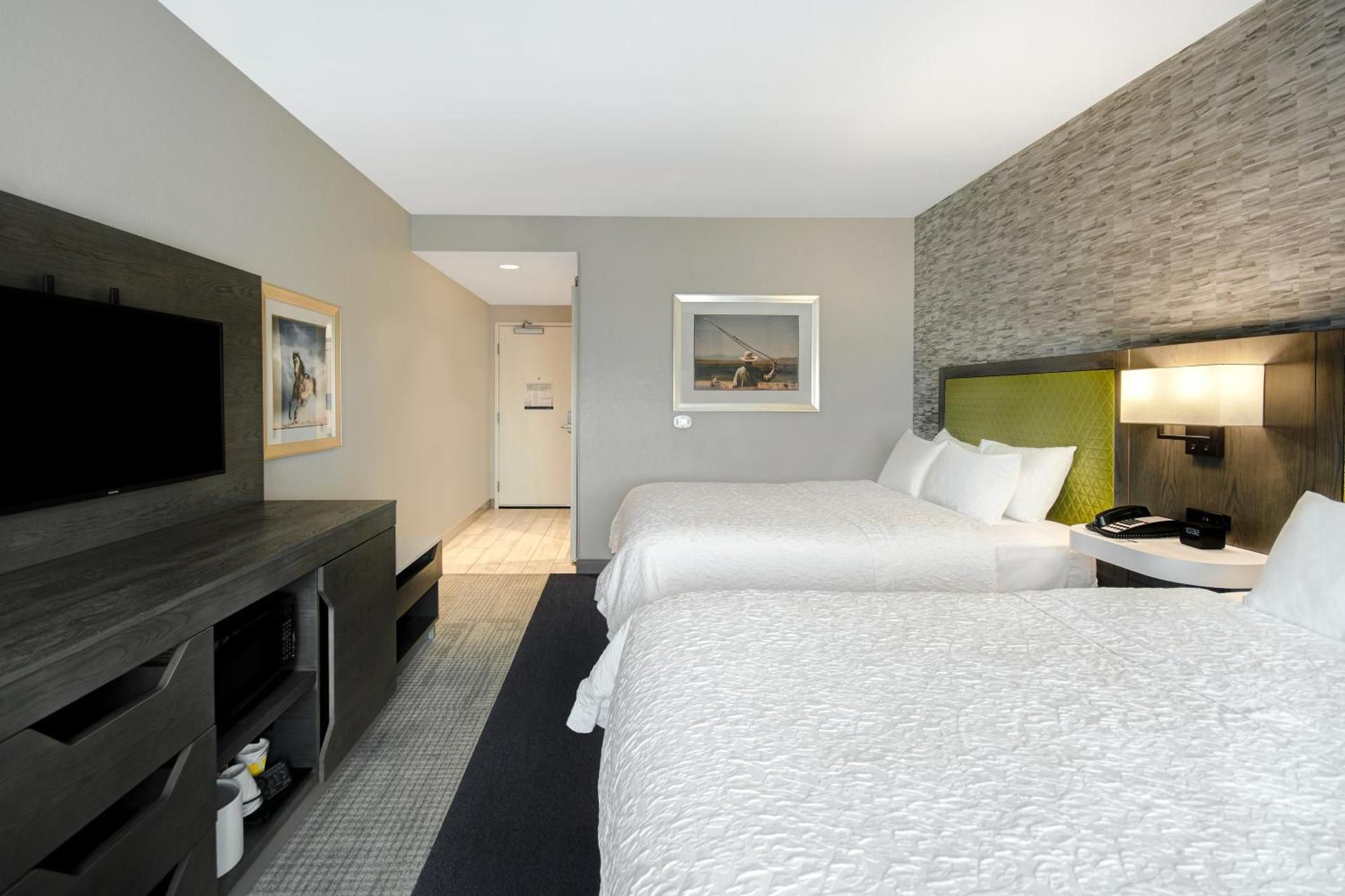 2 QUEEN ROOM W/ FRIDGE AND MICROWAVE