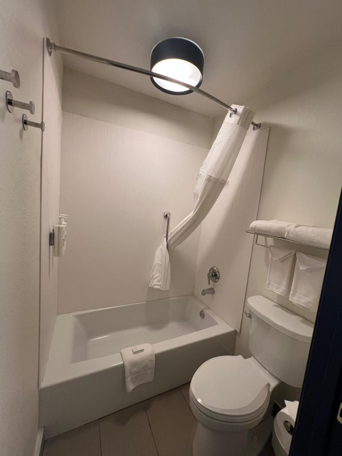 1 King Suite With Pool View Patio