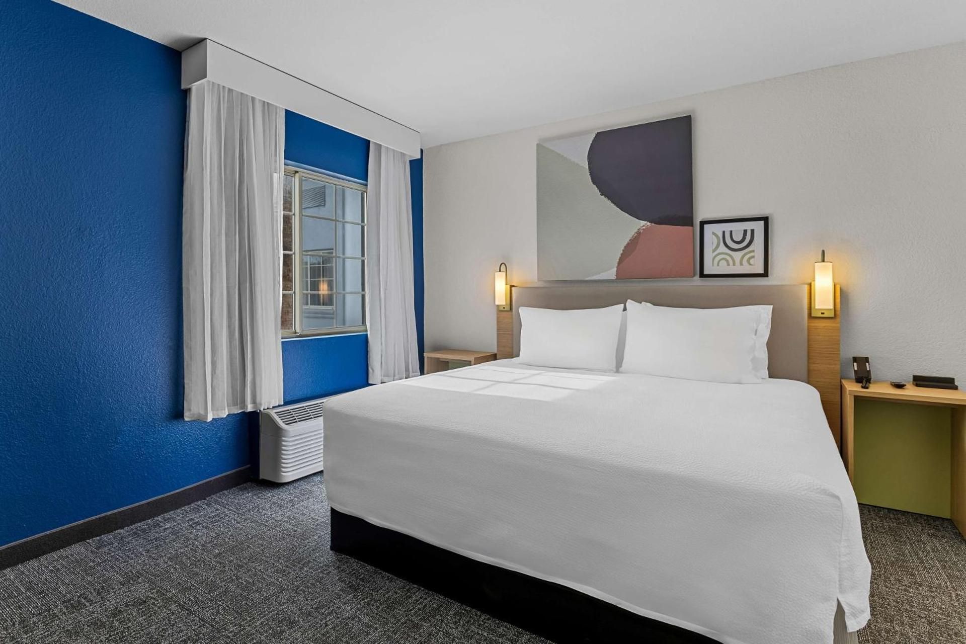 1 King Suite With Pool View Patio