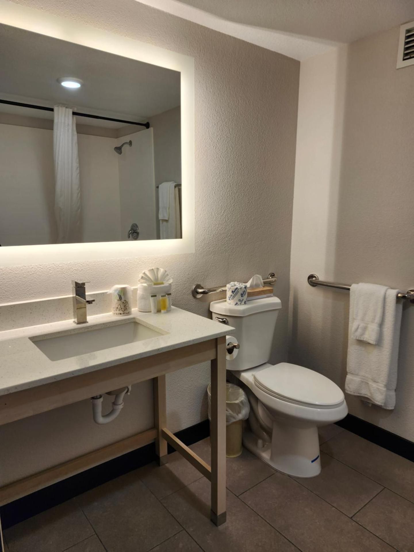 King Room - Disability Access/Non-Smoking
