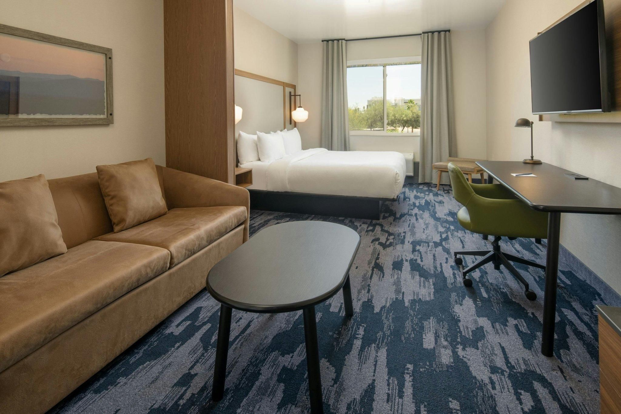 King Suite, Suite, 1 King, Sofa bed
