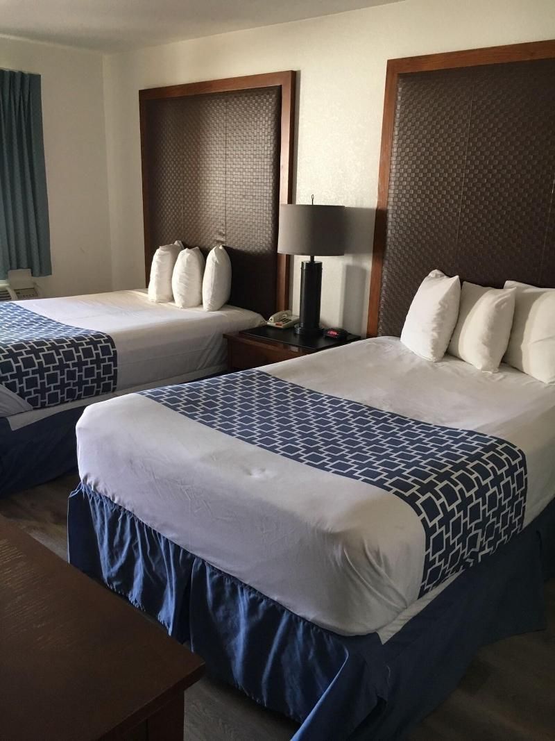 1 King Bed, Nonsmoking, Accessible