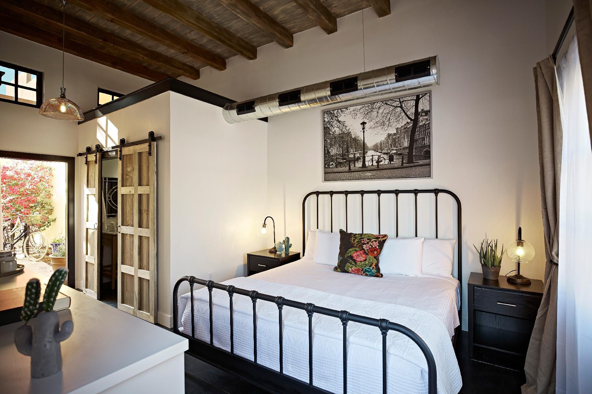 superior-garden suite-double room-ensuite with shower